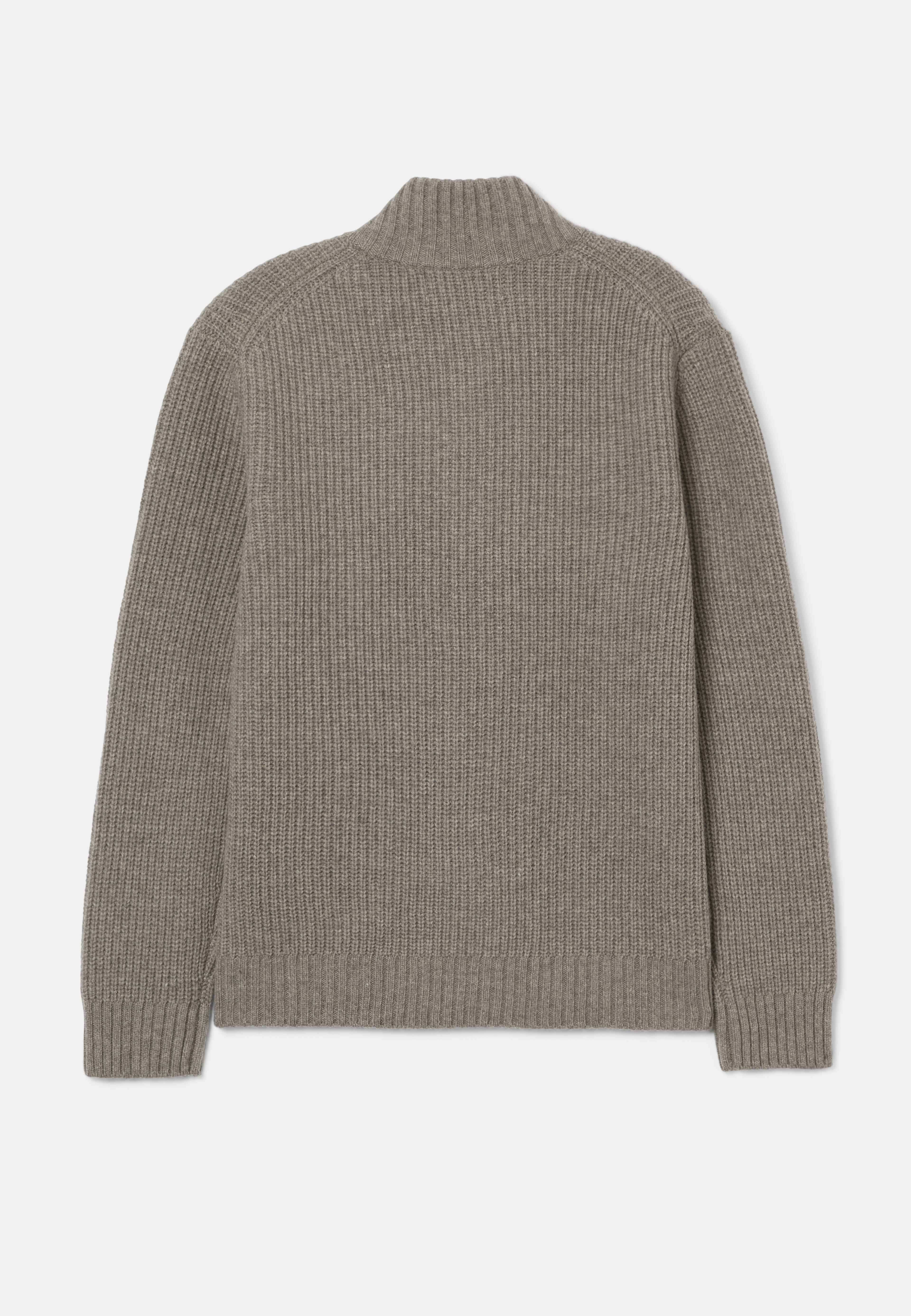 Ribbad ullcardigan NIKLAS, från NORVIE, i färgen Mole. Klicka för att öppna bilden i stort format