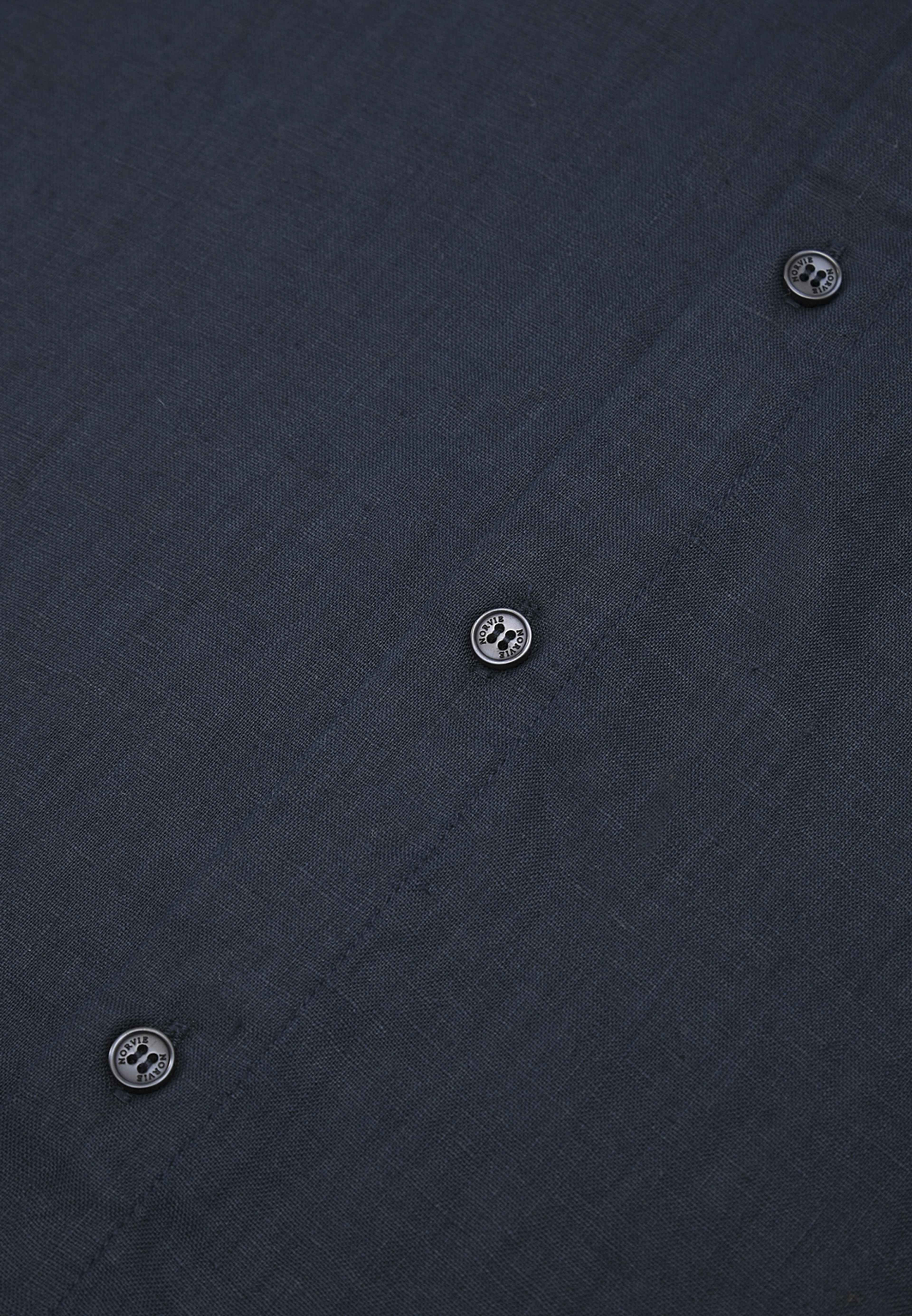 Kortärmad linneskjorta GUNNAR, från NORVIE, i färgen Navy. Klicka för att öppna bilden i stort format