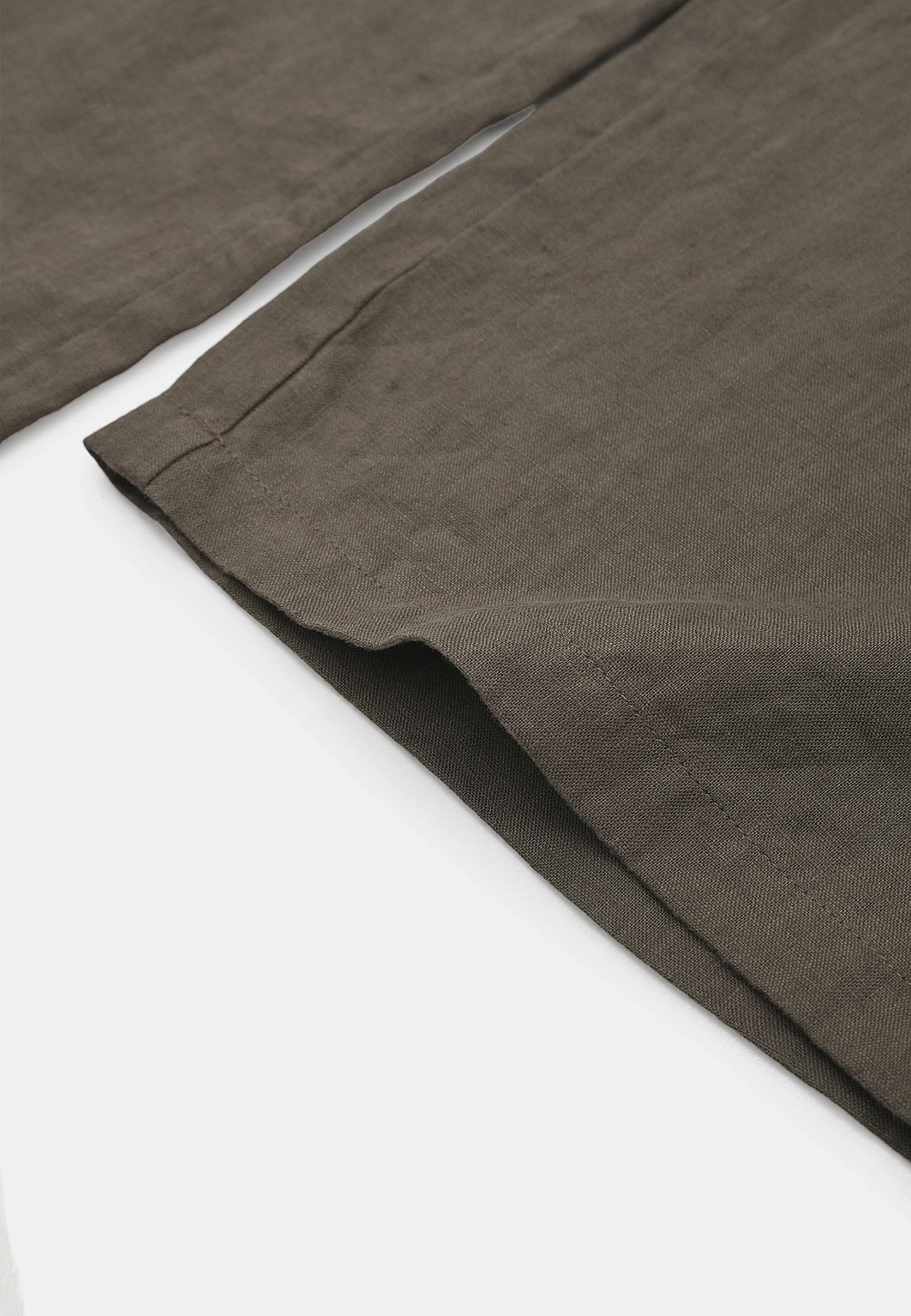 Linnebyxor DAPHNE, från Wera, i färgen Mole. Klicka för att öppna bilden i stort format