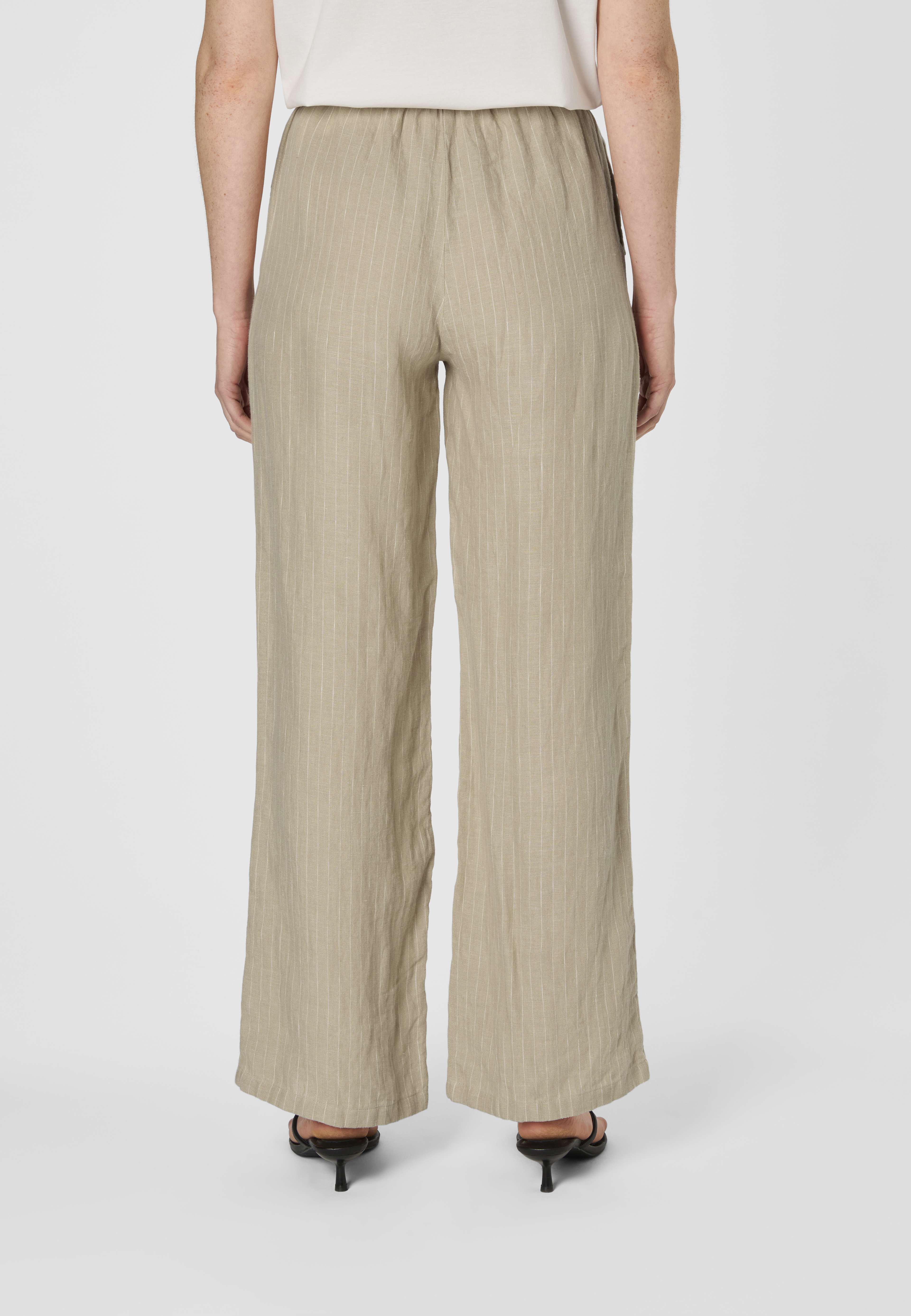 Linnebyxor DAPHNE, från Wera, i färgen Natural Stripe. Klicka för att öppna bilden i stort format
