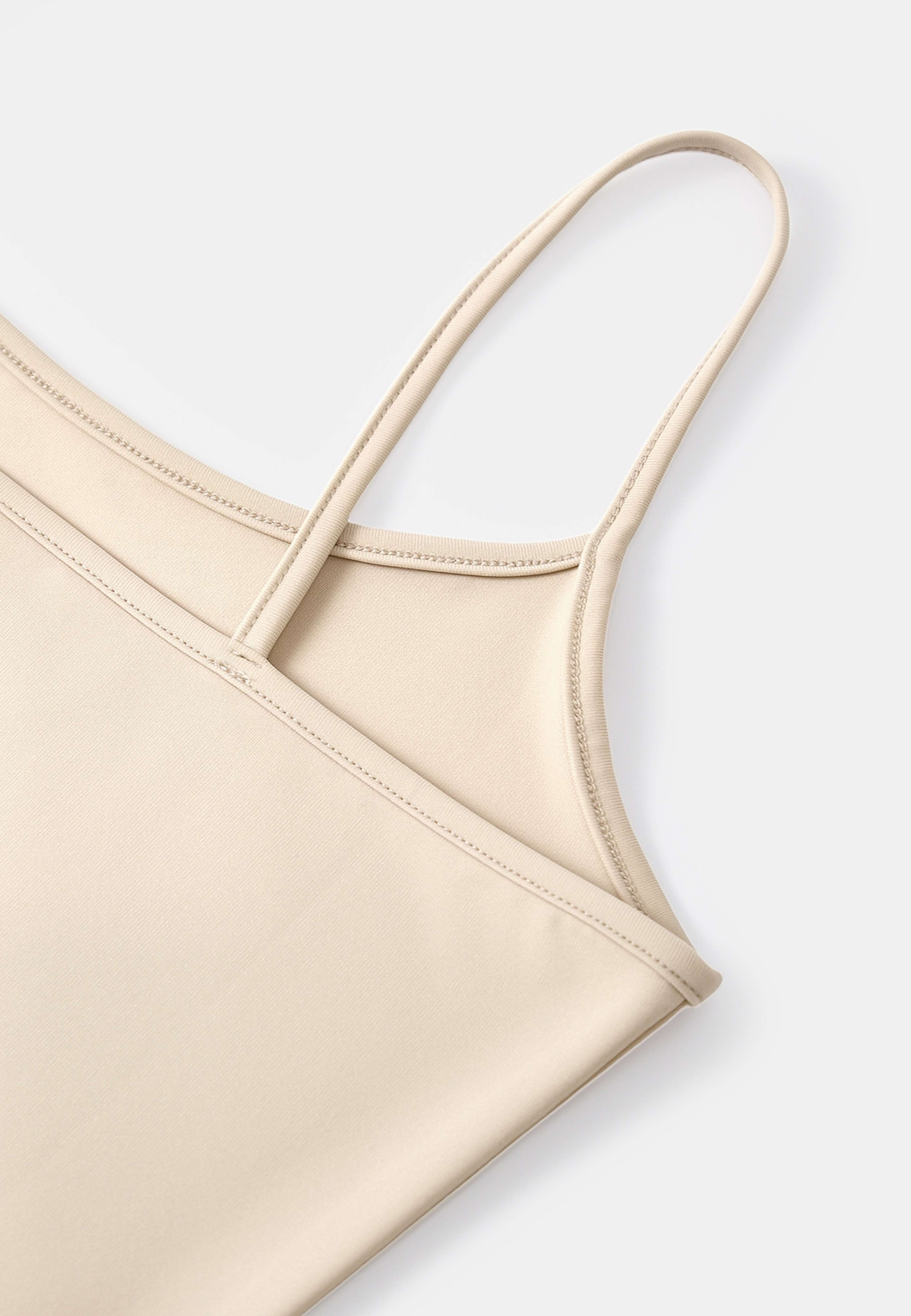 Baslinne i mikrofiber SARA, från Å WOMAN, i färgen Sand. Klicka för att öppna bilden i stort format