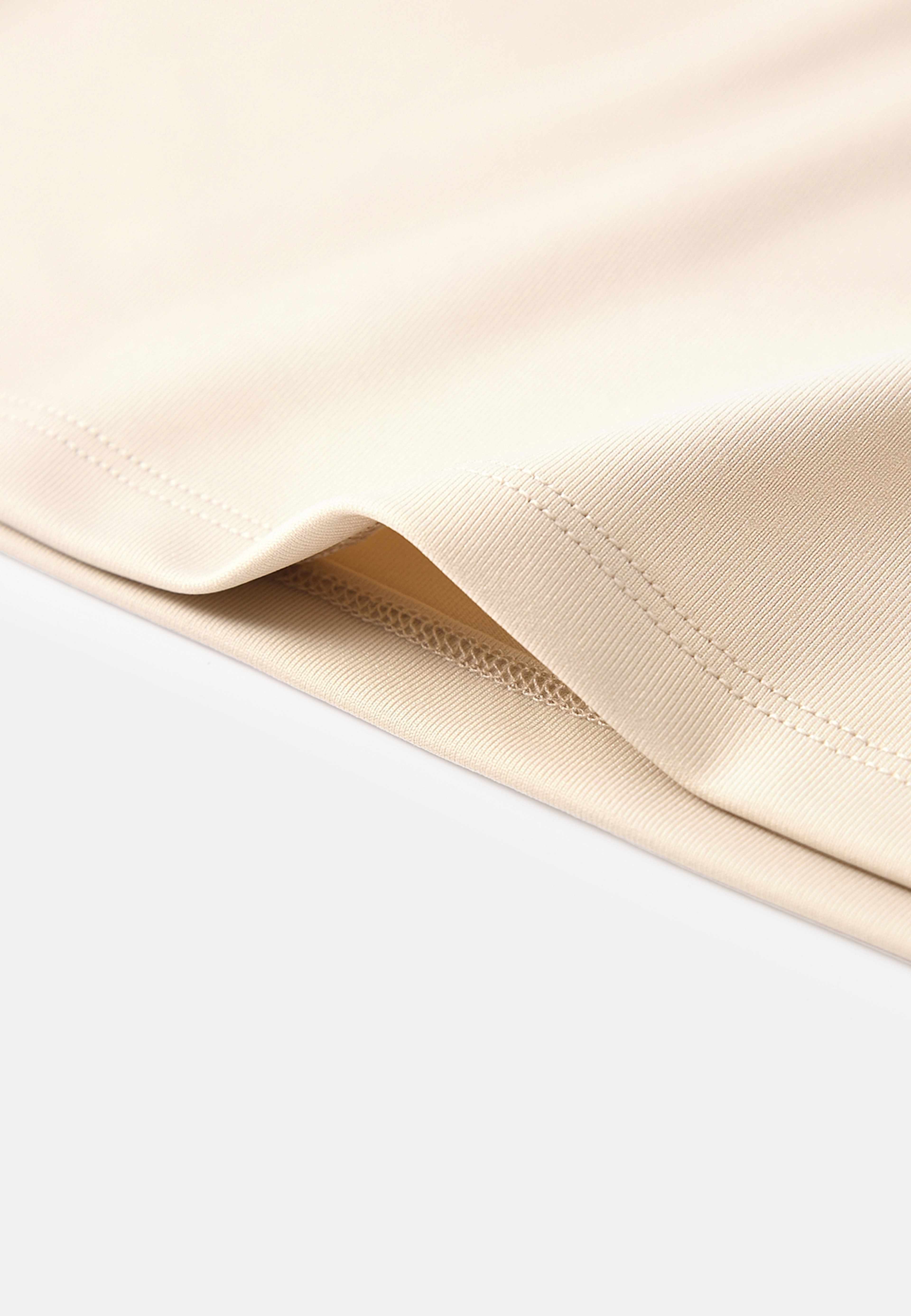 Baslinne i mikrofiber SARA, från Å WOMAN, i färgen Sand. Klicka för att öppna bilden i stort format