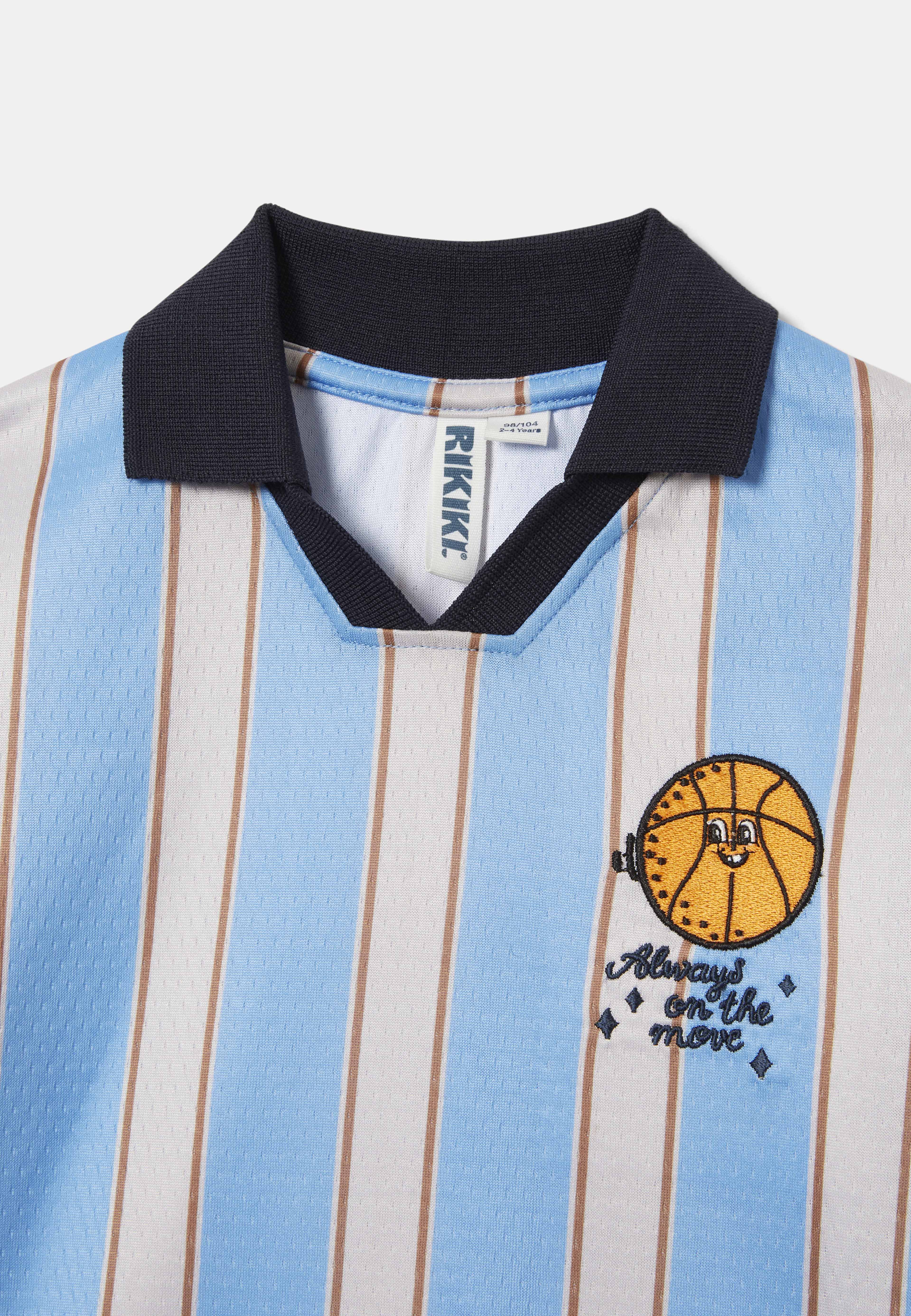 Fotbollströja SCOTT, från RIKIKI, i färgen Blue Stripe. Klicka för att öppna bilden i stort format