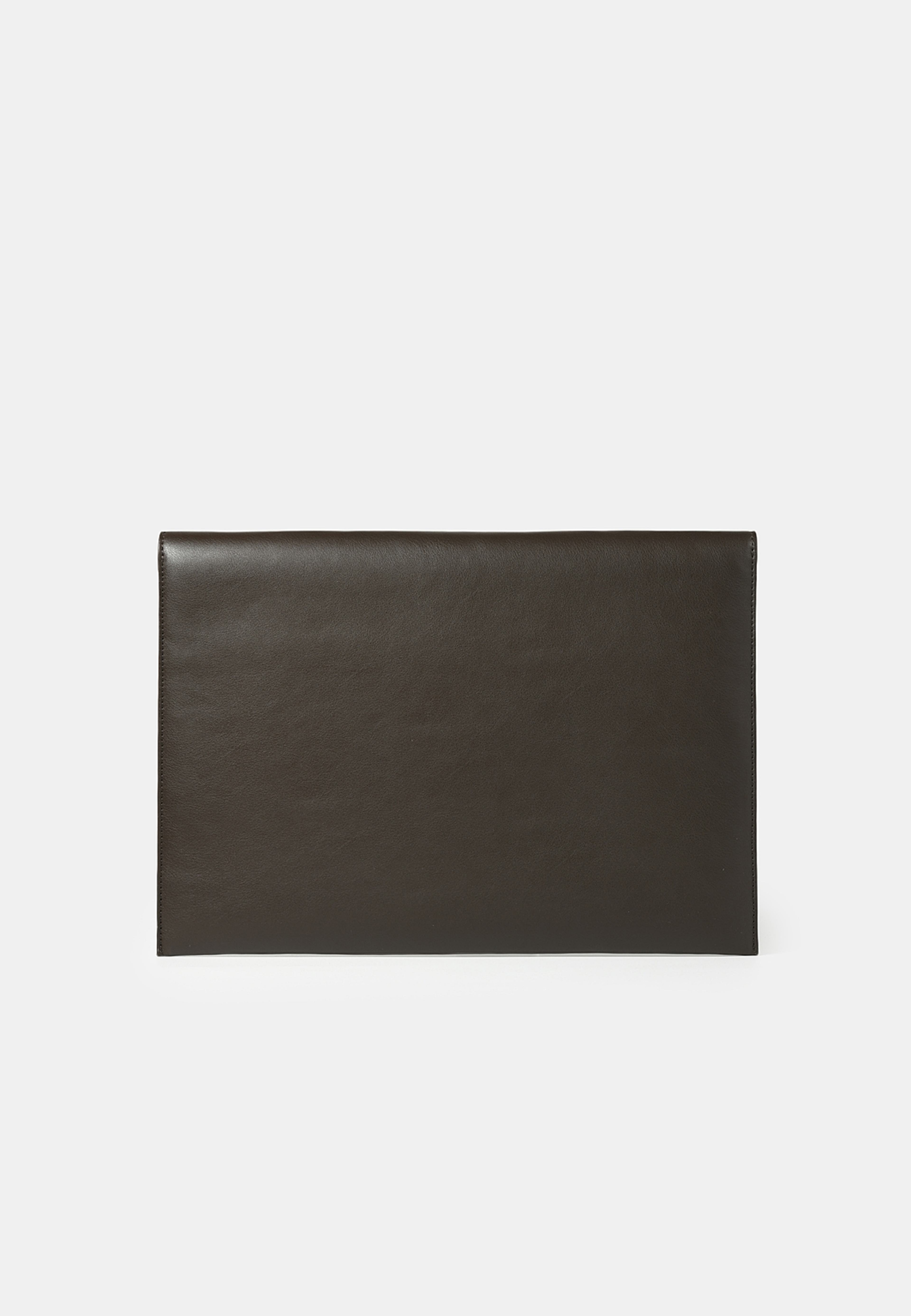 Laptopfodral CYNTHIA, från Carin Wester, i färgen Dk Brown. Klicka för att öppna bilden i stort format