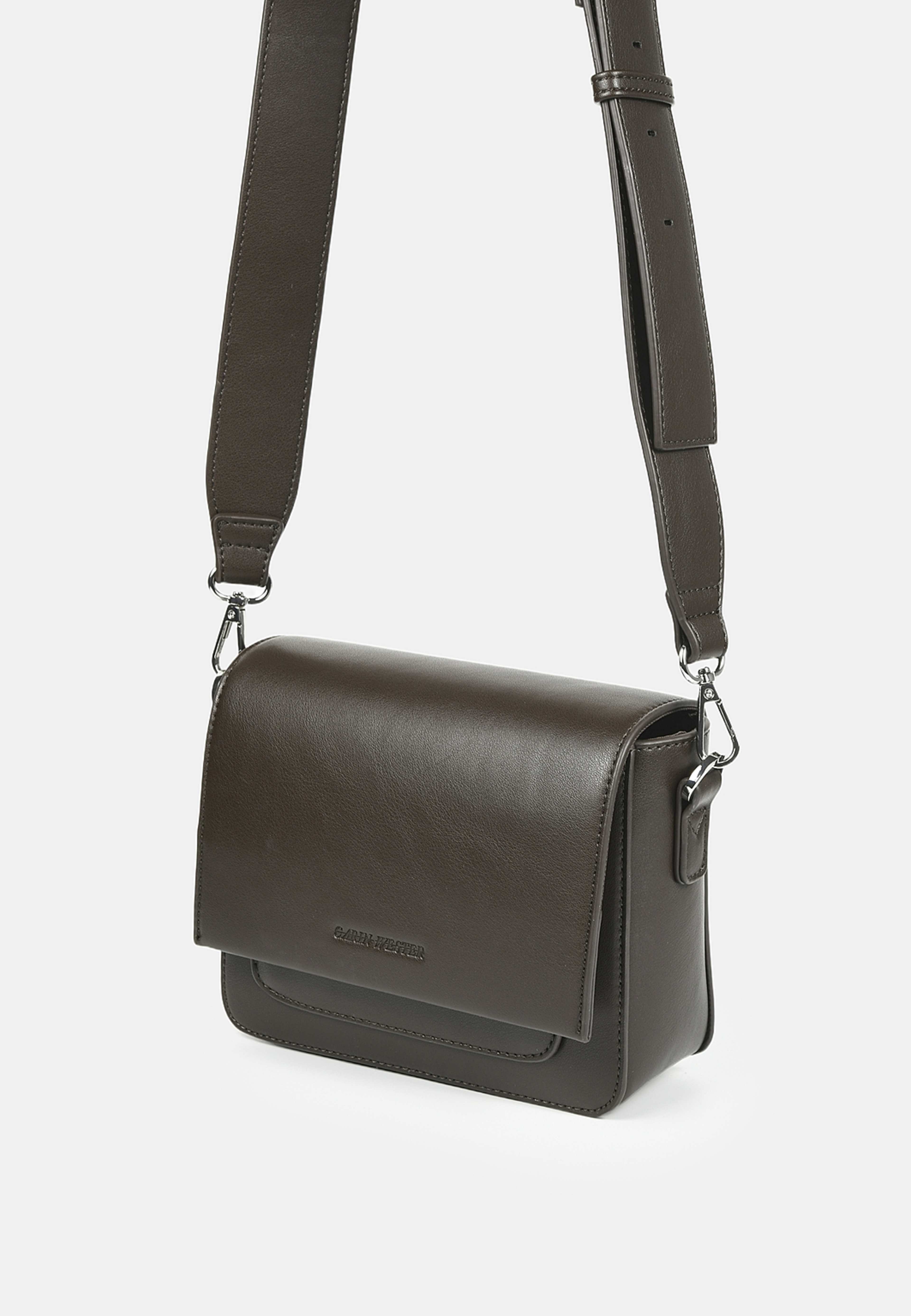 Crossbody CYNTHIA, från Carin Wester, i färgen Dk brown Plain. Klicka för att öppna bilden i stort format