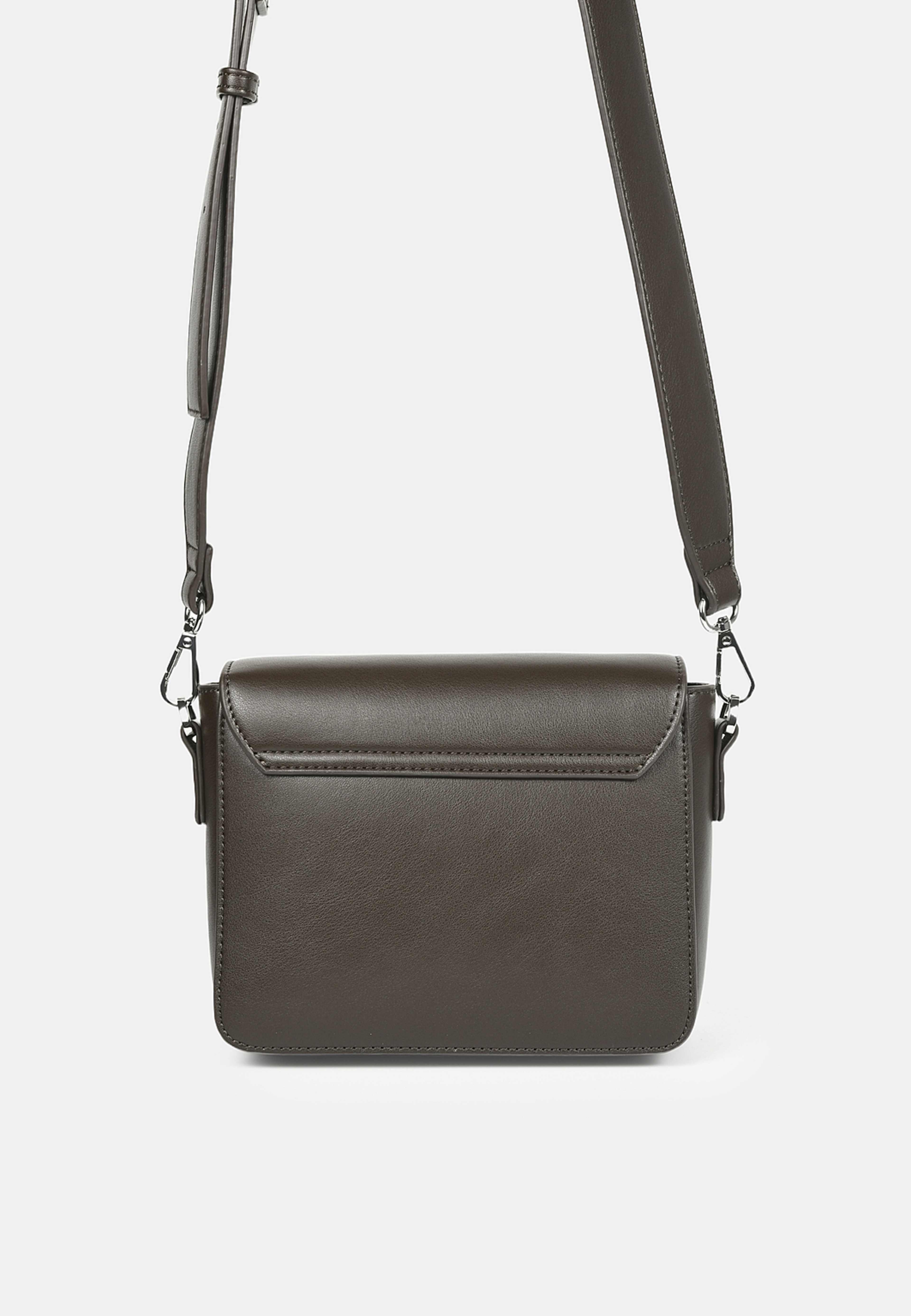 Crossbody CYNTHIA, från Carin Wester, i färgen Dk brown Plain. Klicka för att öppna bilden i stort format