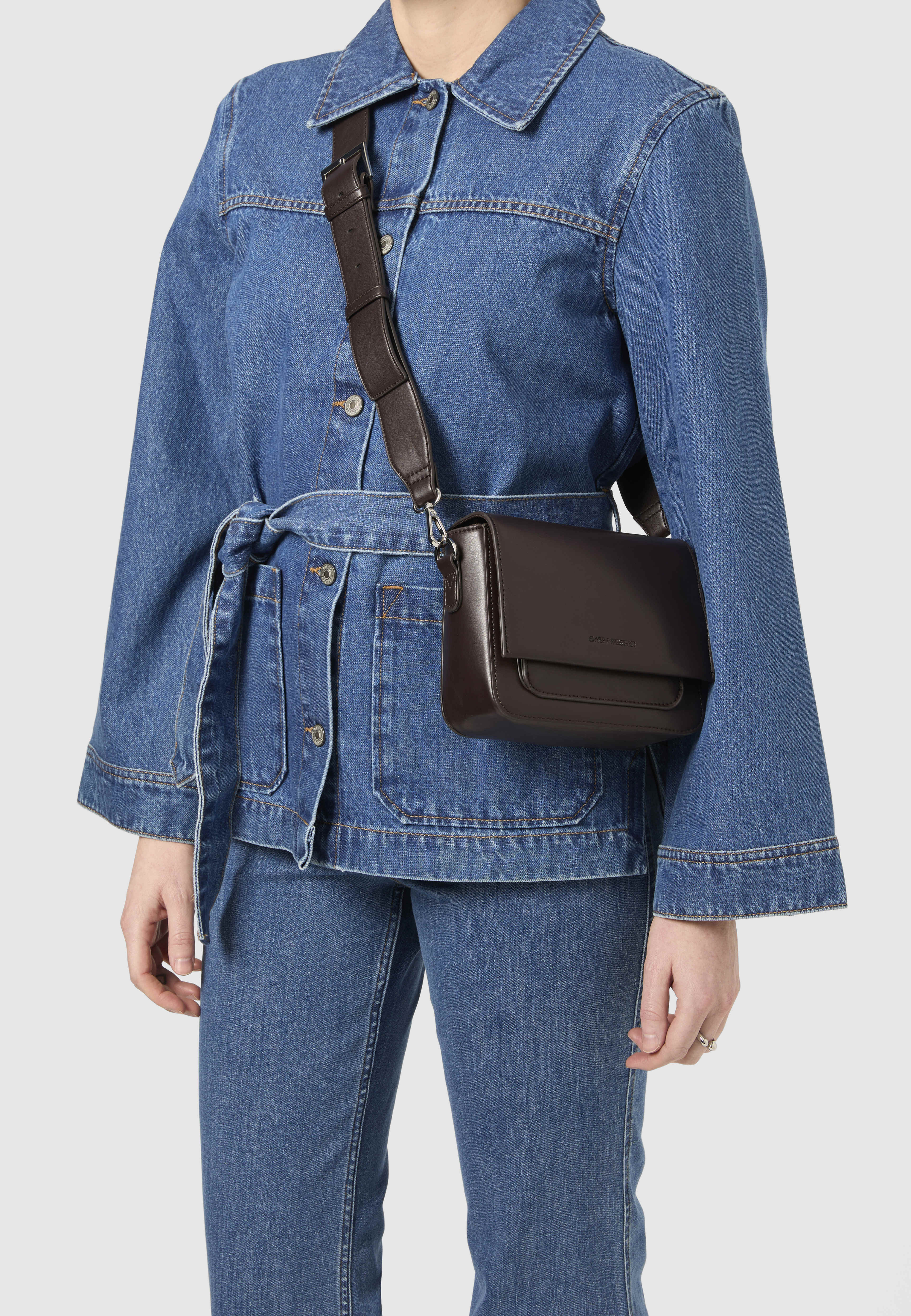 Crossbody CYNTHIA, från Carin Wester, i färgen Dk brown Plain. Klicka för att öppna bilden i stort format