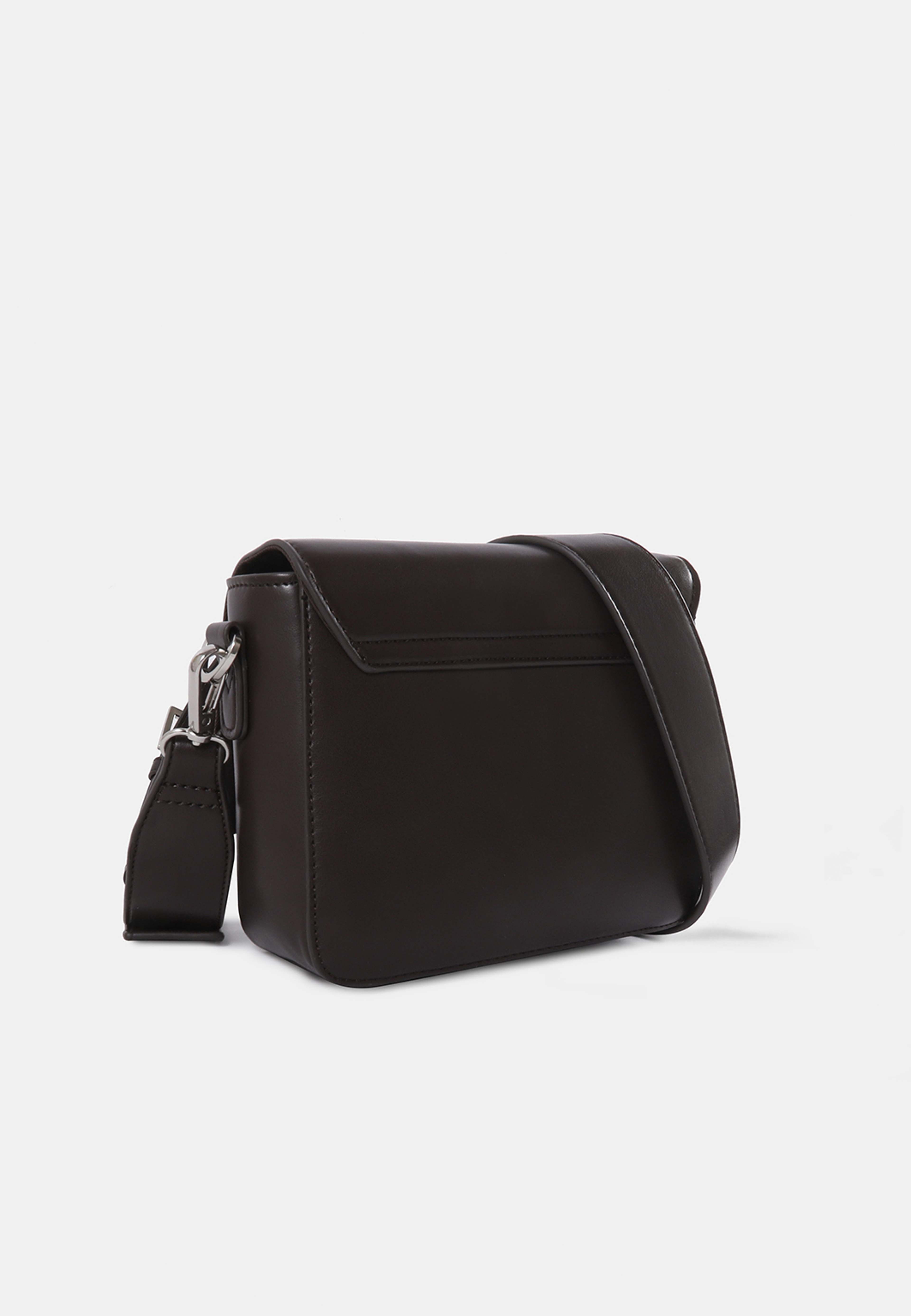 Crossbody CYNTHIA, från Carin Wester, i färgen Dk brown Plain. Klicka för att öppna bilden i stort format