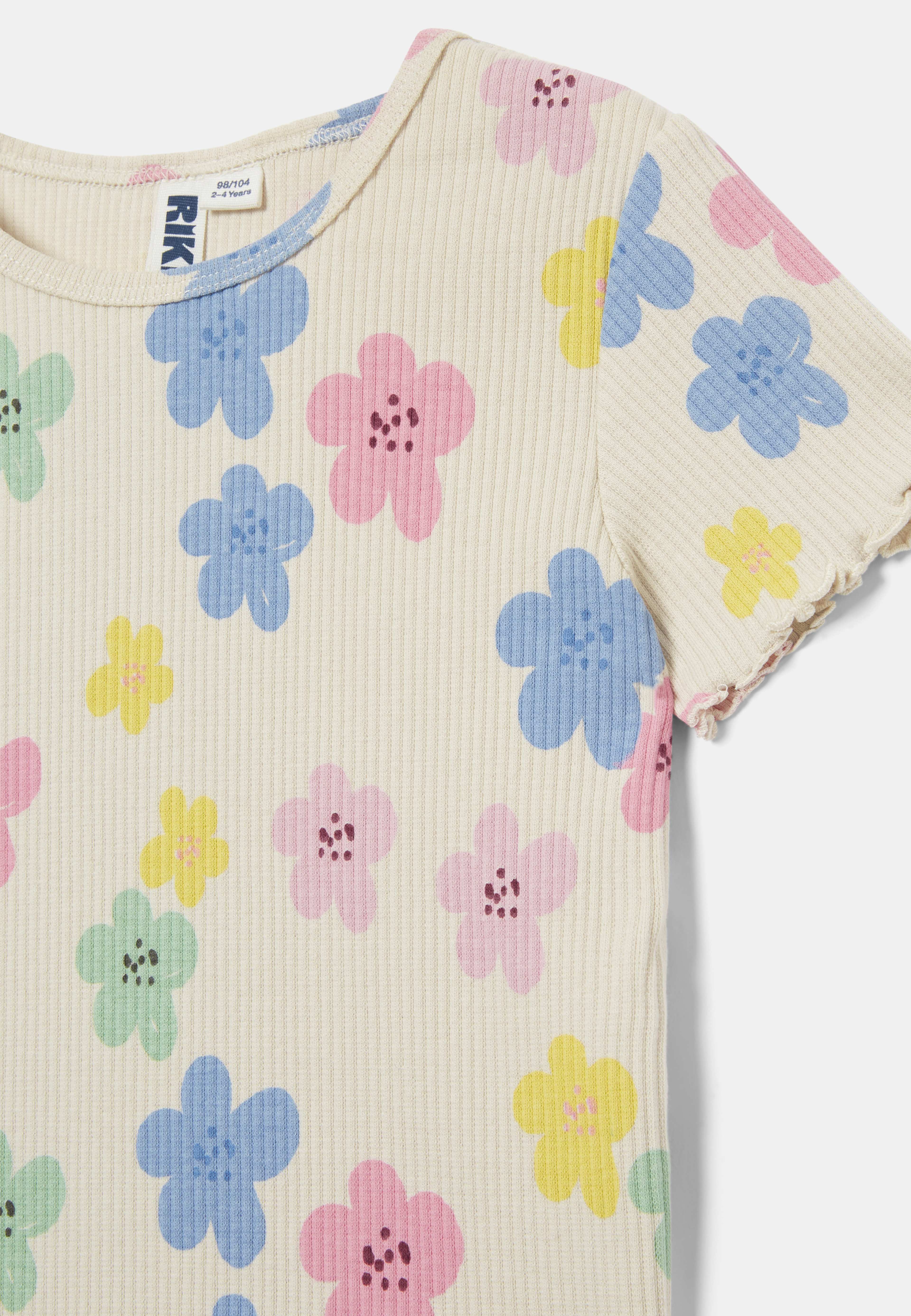 Ribbstickad t-shirt LANA, från RIKIKI, i färgen Flower. Klicka för att öppna bilden i stort format