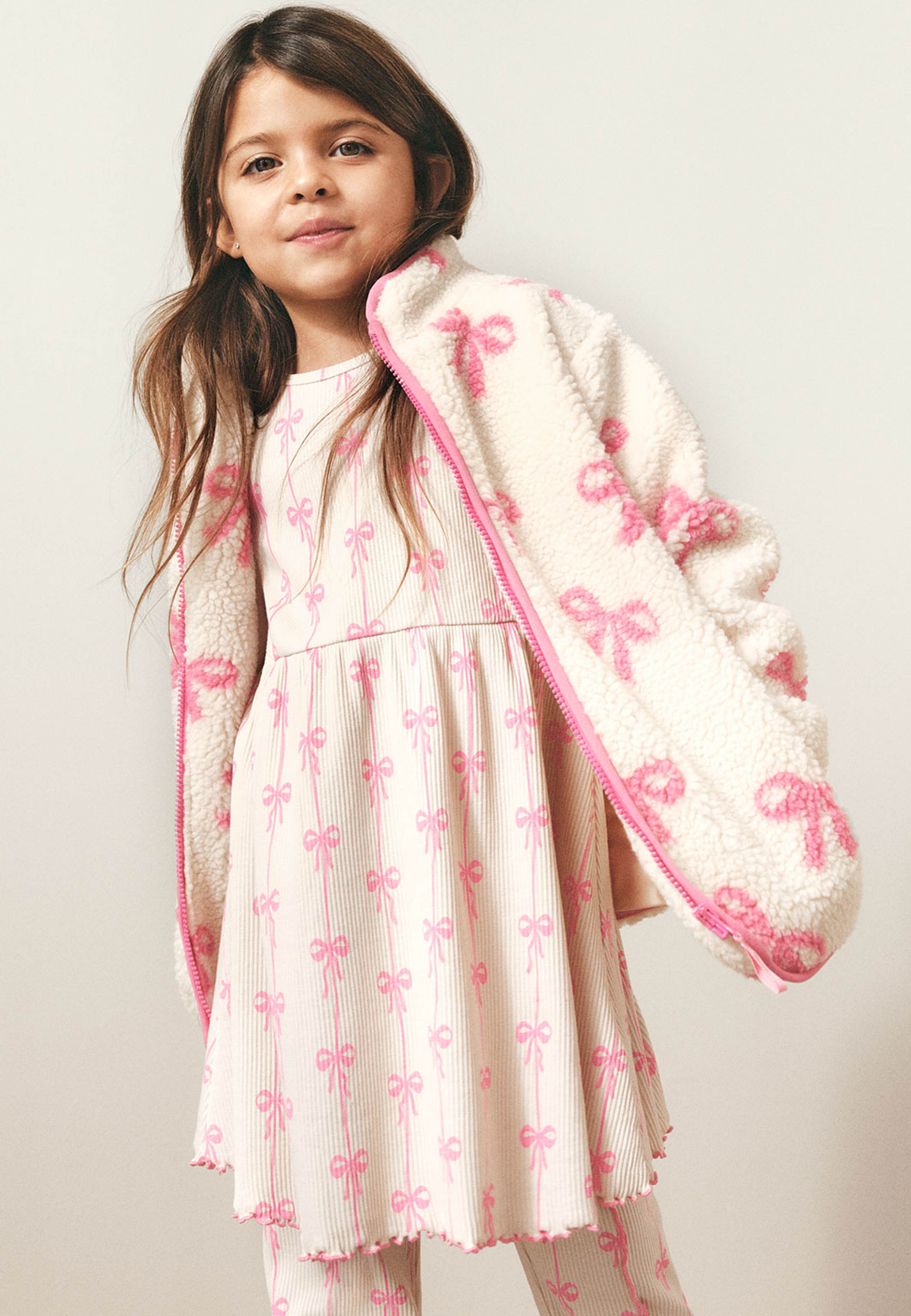 Utsvängda leggings ALBA, från RIKIKI, i färgen Pink Bow. Klicka för att öppna bilden i stort format