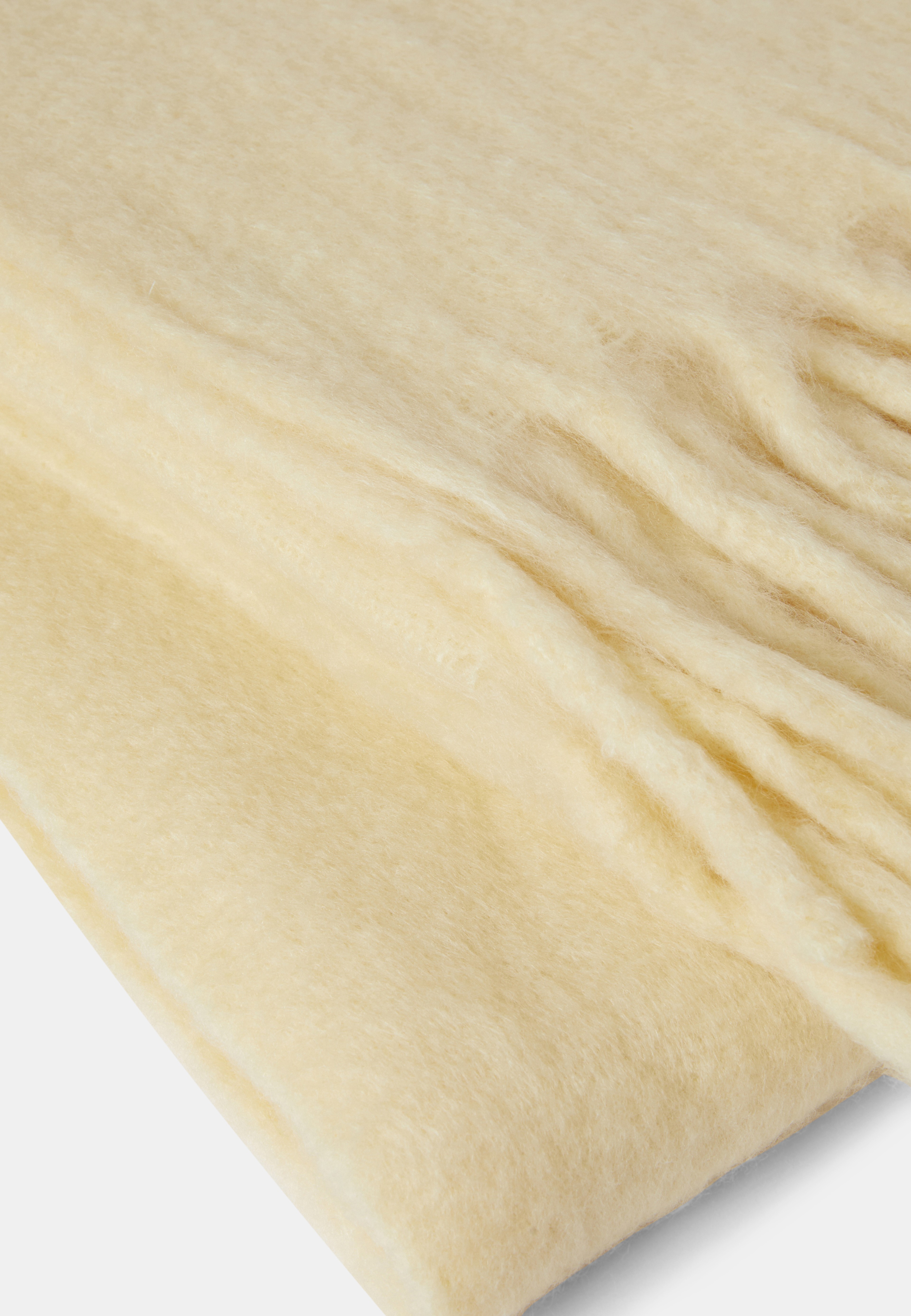 Enfärgad pläd i ullmix WOLFIE 130x170 cm, från Åhléns Home, i färgen Sorbet Yellow. Klicka för att öppna bilden i stort format