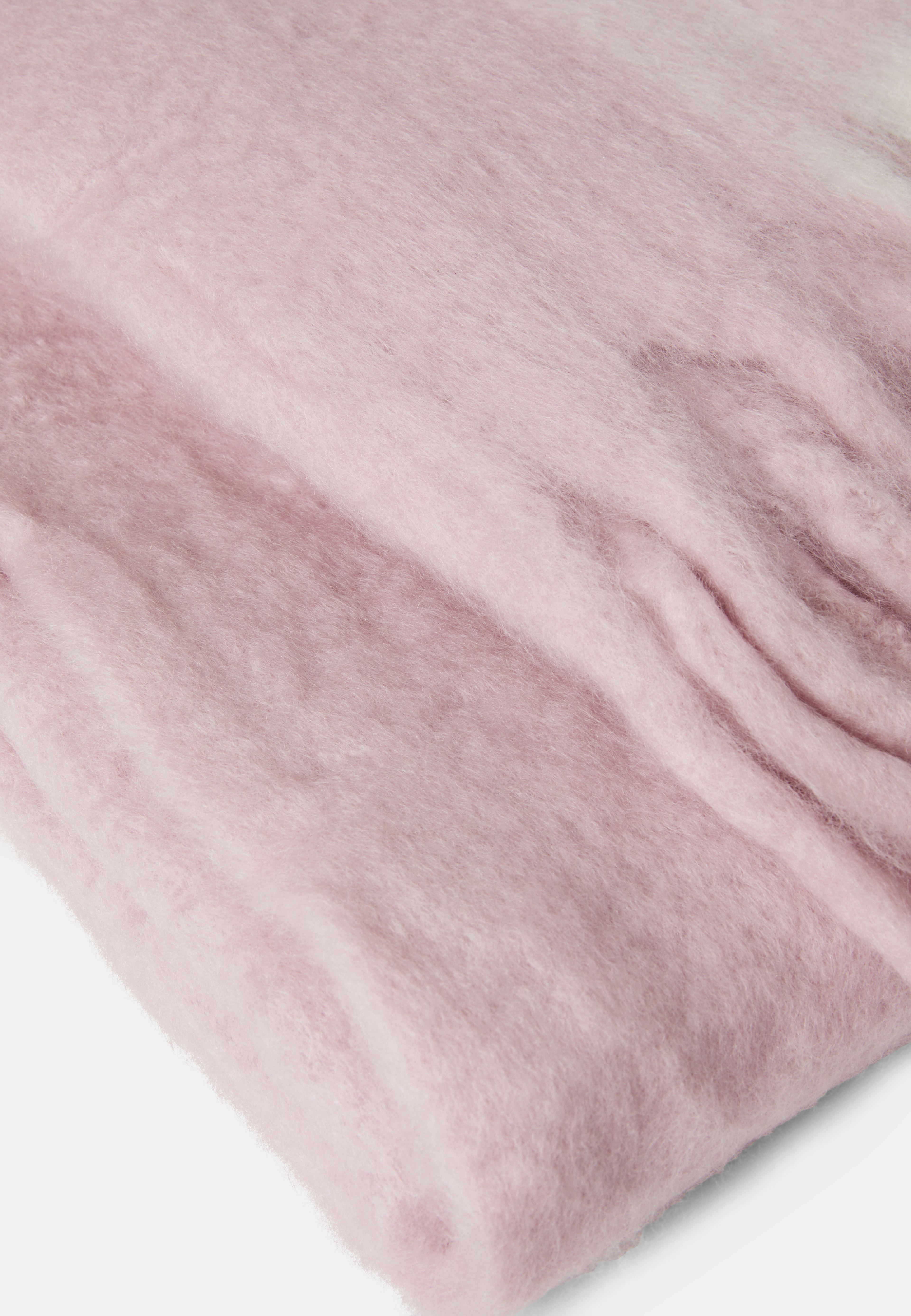 Randig pläd i ullmix WOLFIE 130x170 cm, från Åhléns Home, i färgen Off White/Pink. Klicka för att öppna bilden i stort format