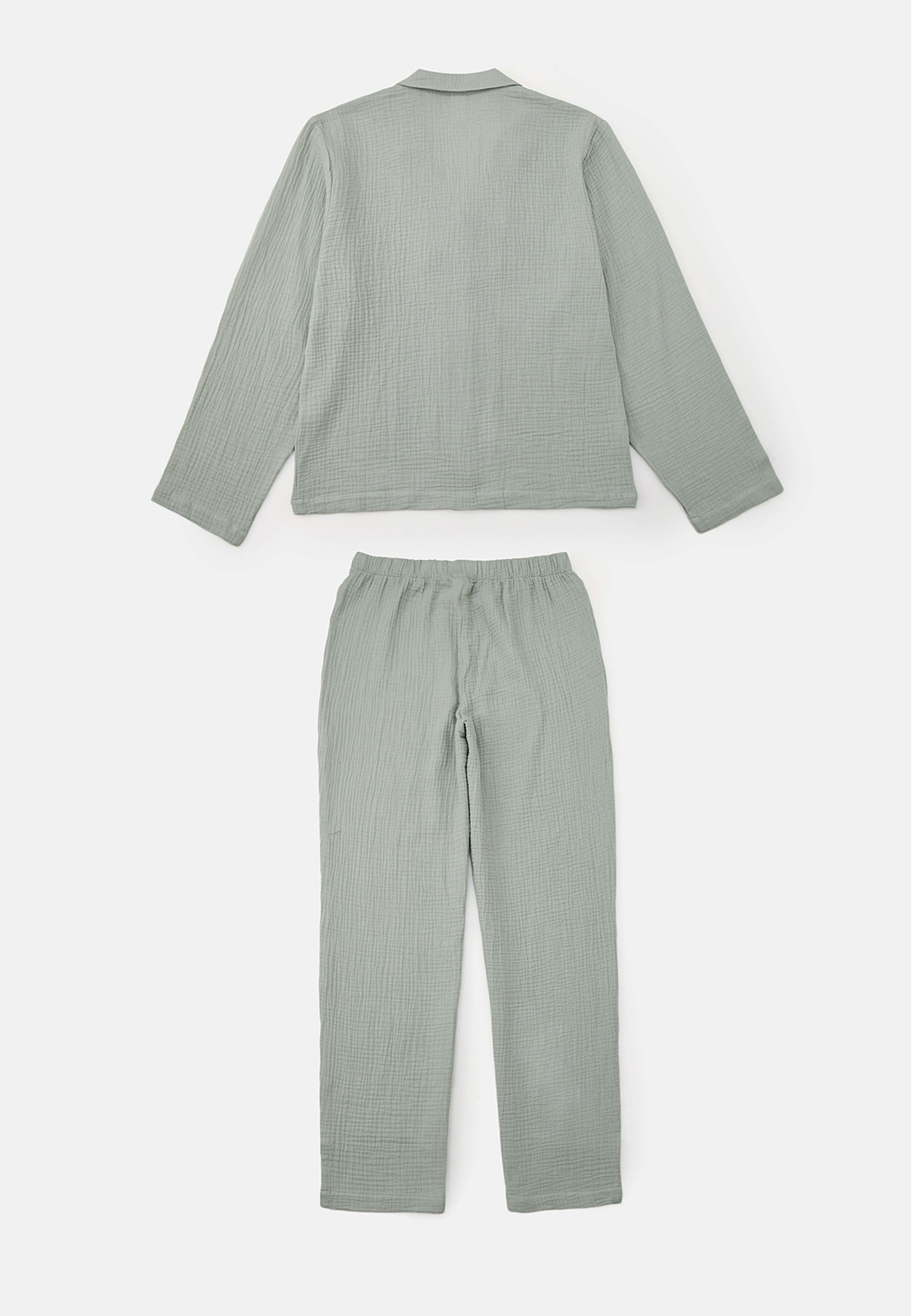 Pyjamas i bomullsmuslin MILLE, från Å WOMAN, i färgen Light Green. Klicka för att öppna bilden i stort format