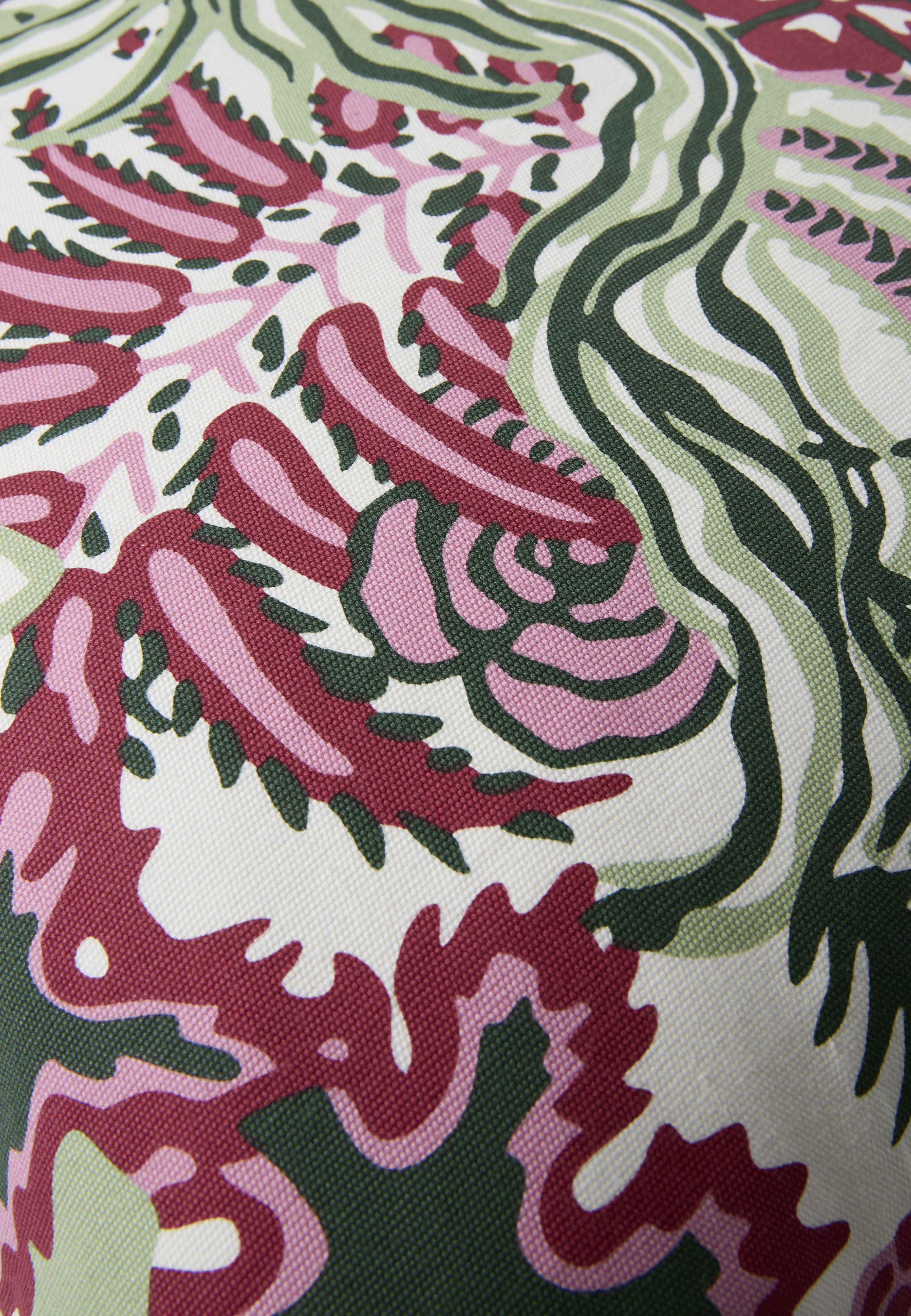 Kuddfodral FLORETTE 50x50 cm, från Åhléns Home, i färgen Multi Green. Klicka för att öppna bilden i stort format