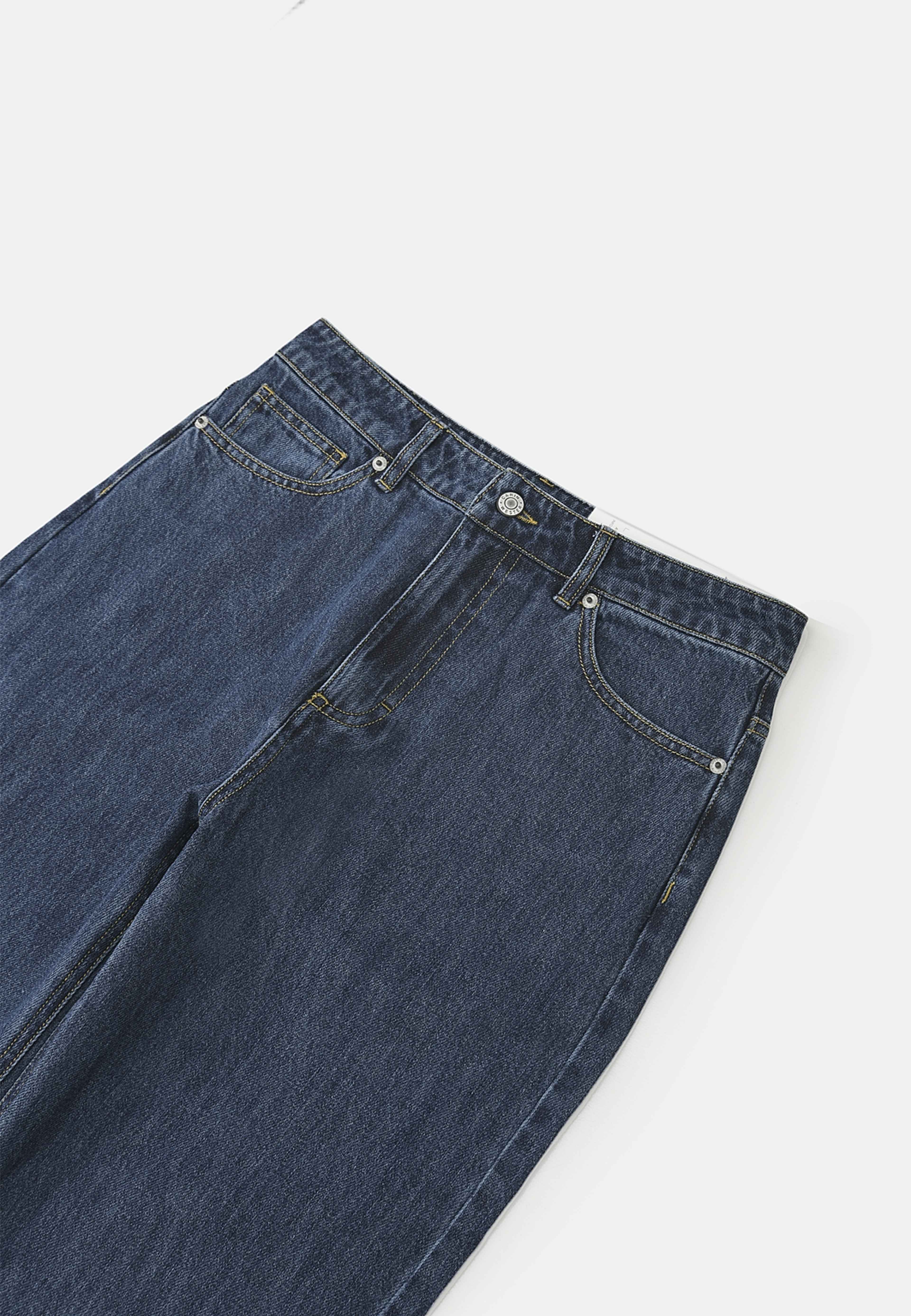 Raka jeans YASEMINE, från Carin Wester, i färgen Mid Blue. Klicka för att öppna bilden i stort format