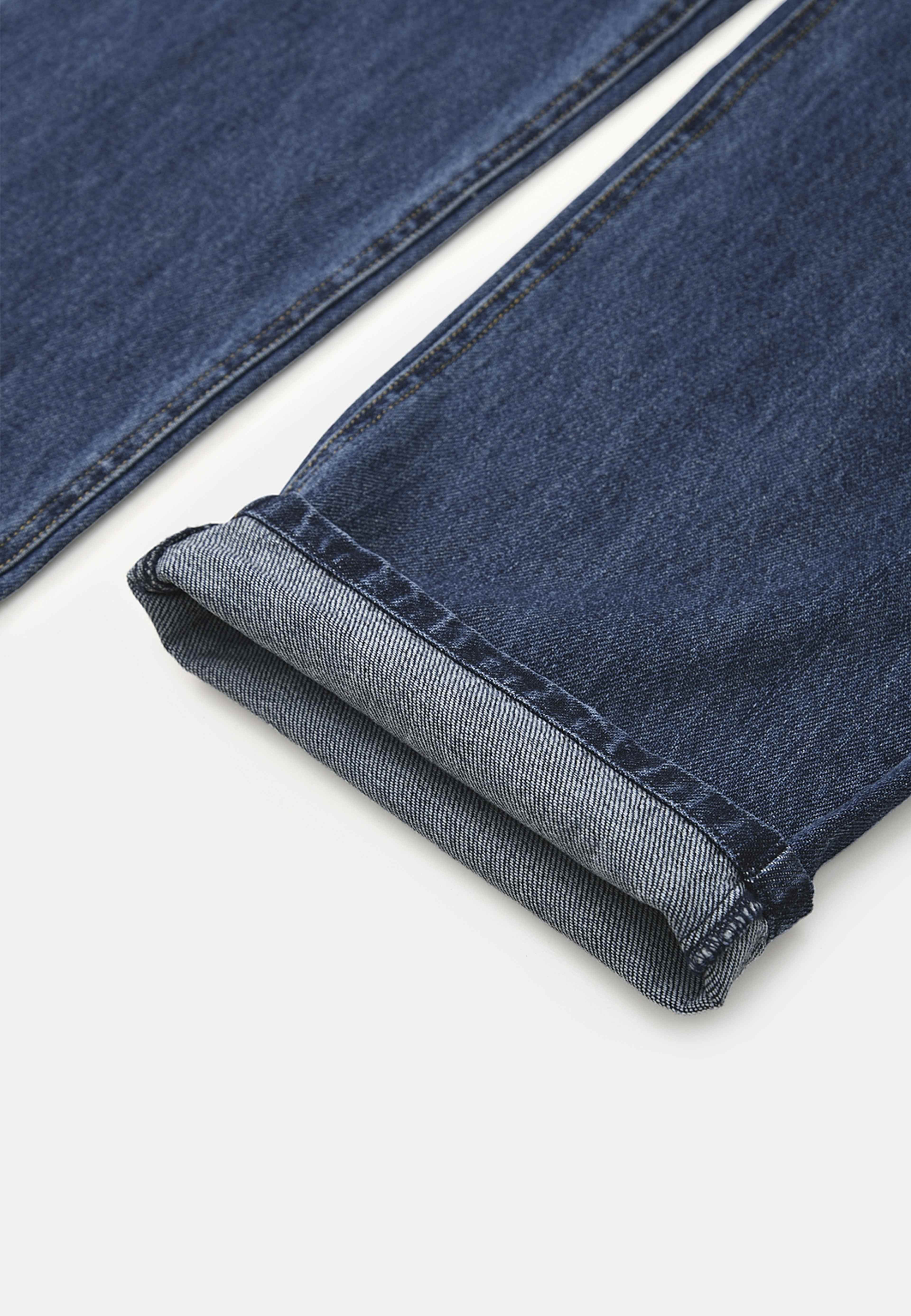 Raka jeans YASEMINE, från Carin Wester, i färgen Mid Blue. Klicka för att öppna bilden i stort format