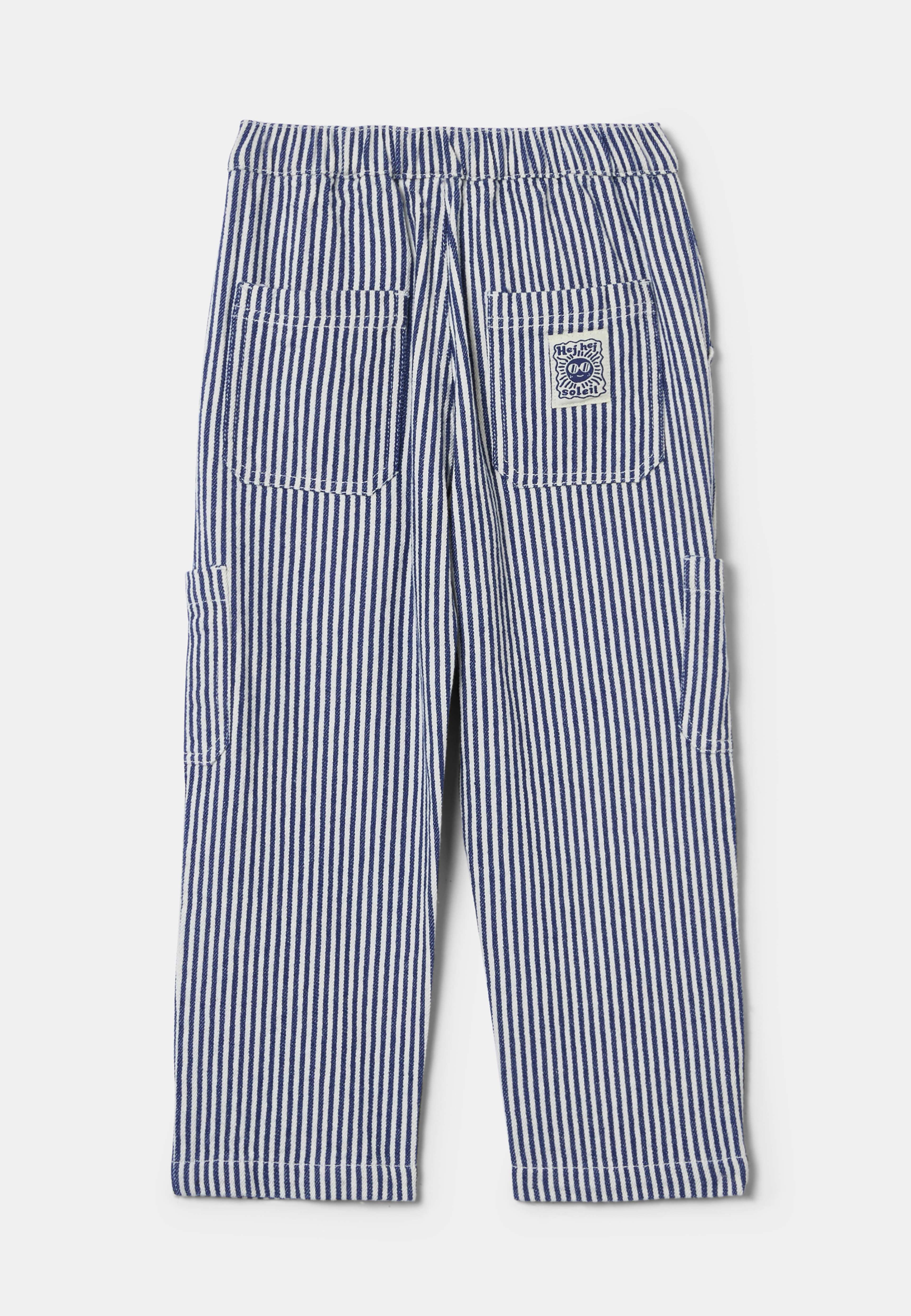 Twillbyxor ABBE, från RIKIKI, i färgen Blue Stripe. Klicka för att öppna bilden i stort format