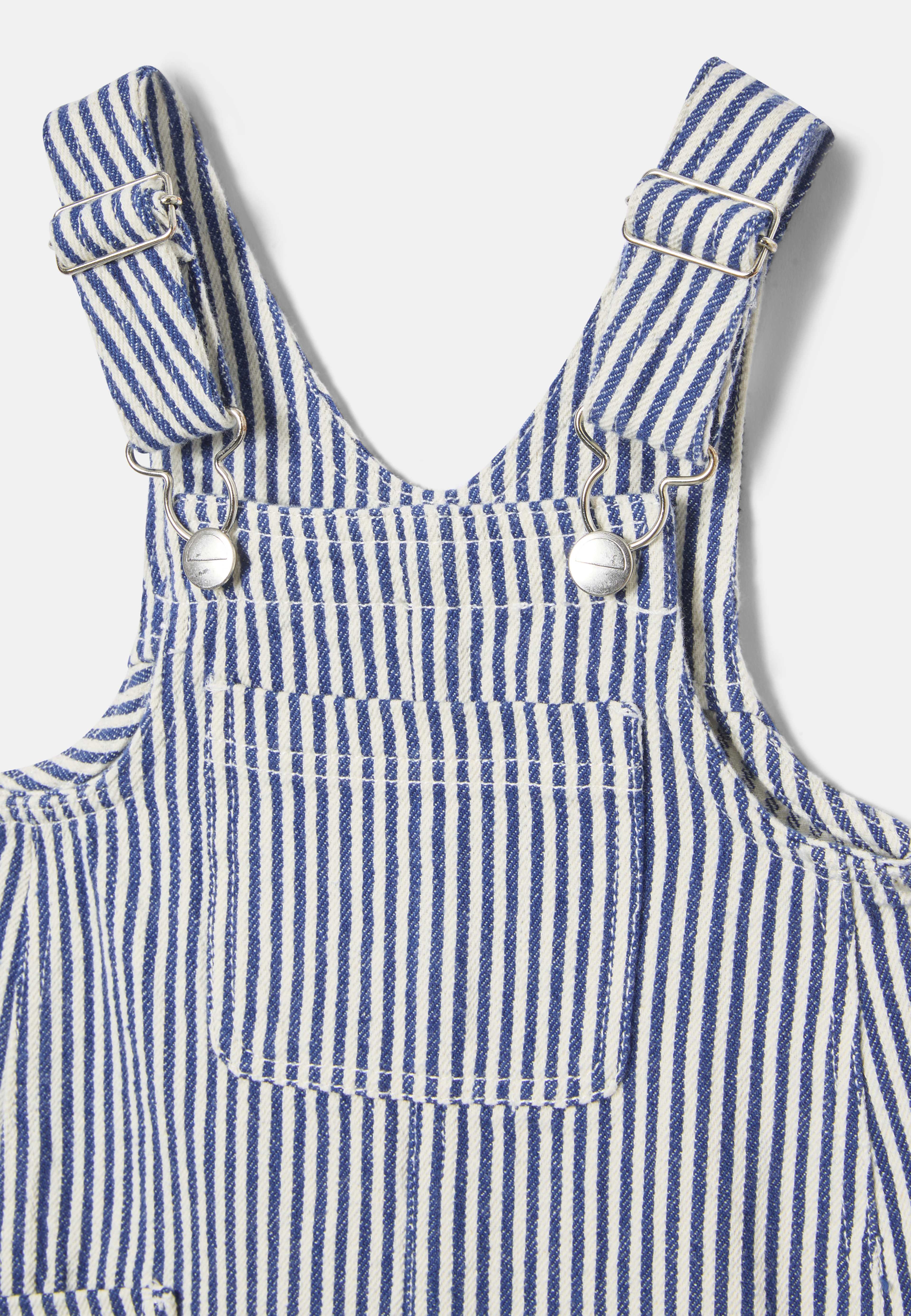 Randiga hängselbyxor BLAIR, från RIKIKI, i färgen Blue Stripe. Klicka för att öppna bilden i stort format