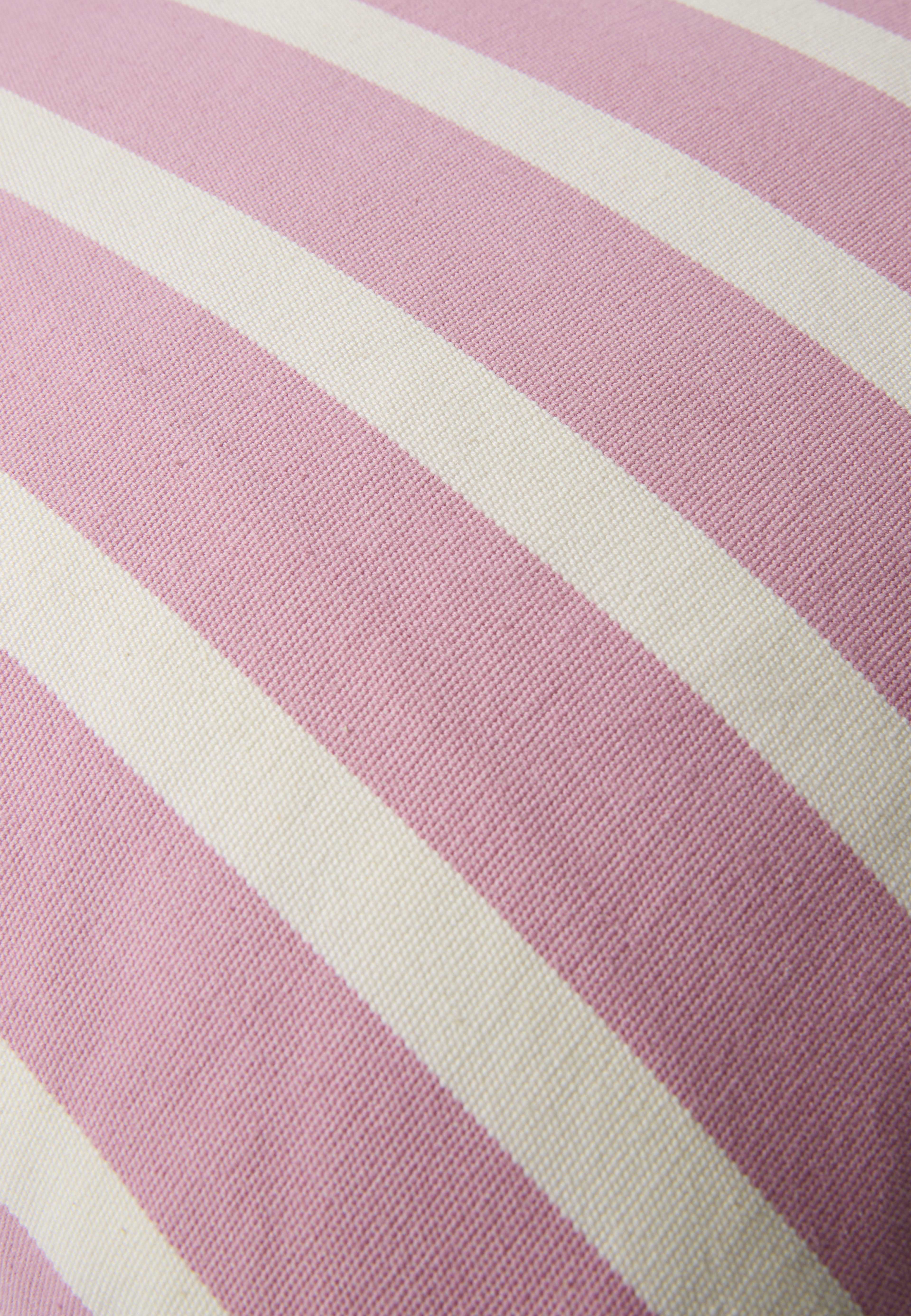 Kuddfodral HELLE 50x50 cm, från Åhléns Home, i färgen Off White/Pink. Klicka för att öppna bilden i stort format