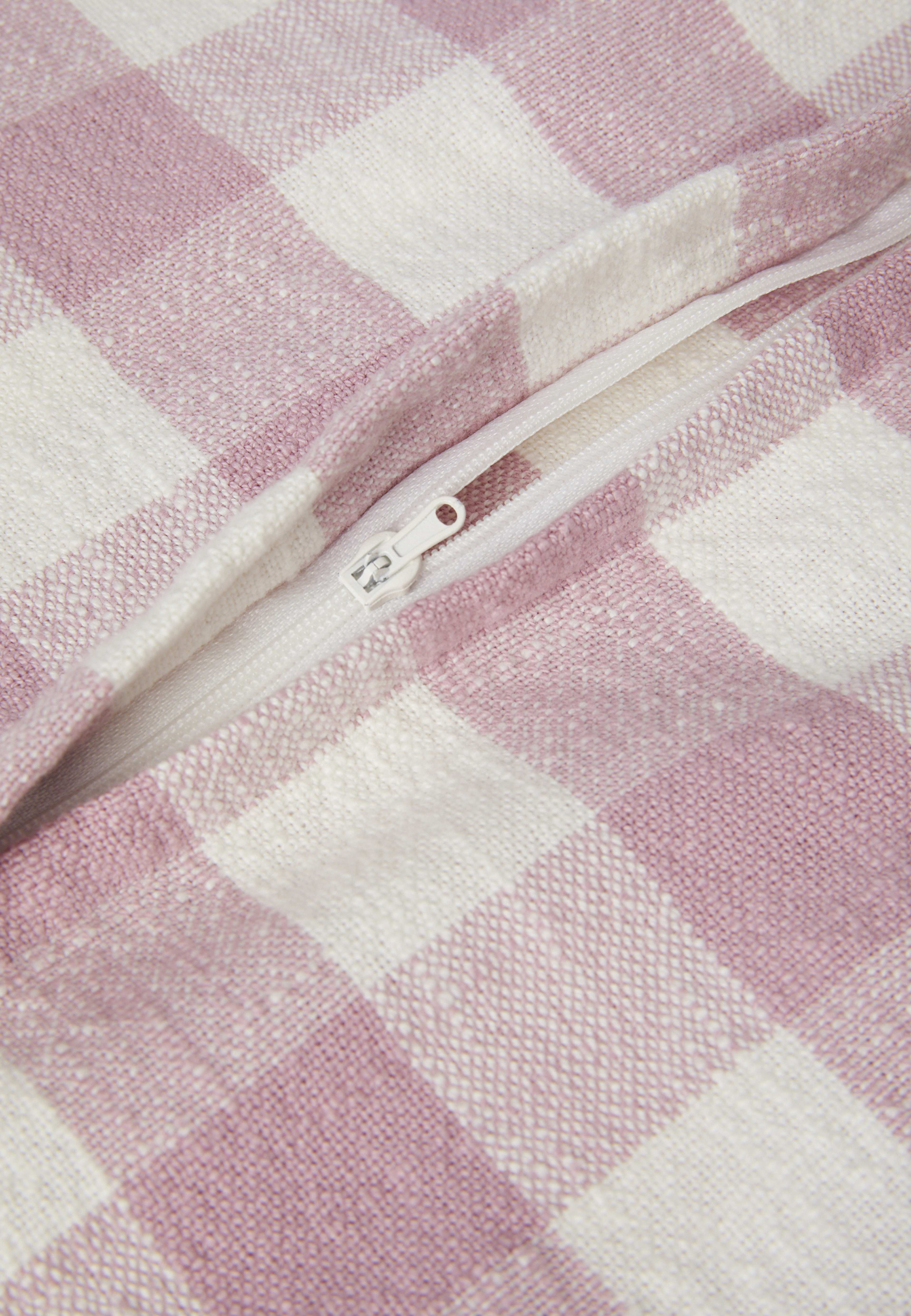 Kuddfodral GINGHAM 50x50 cm, från Åhléns Home, i färgen Off White/Light Pink. Klicka för att öppna bilden i stort format