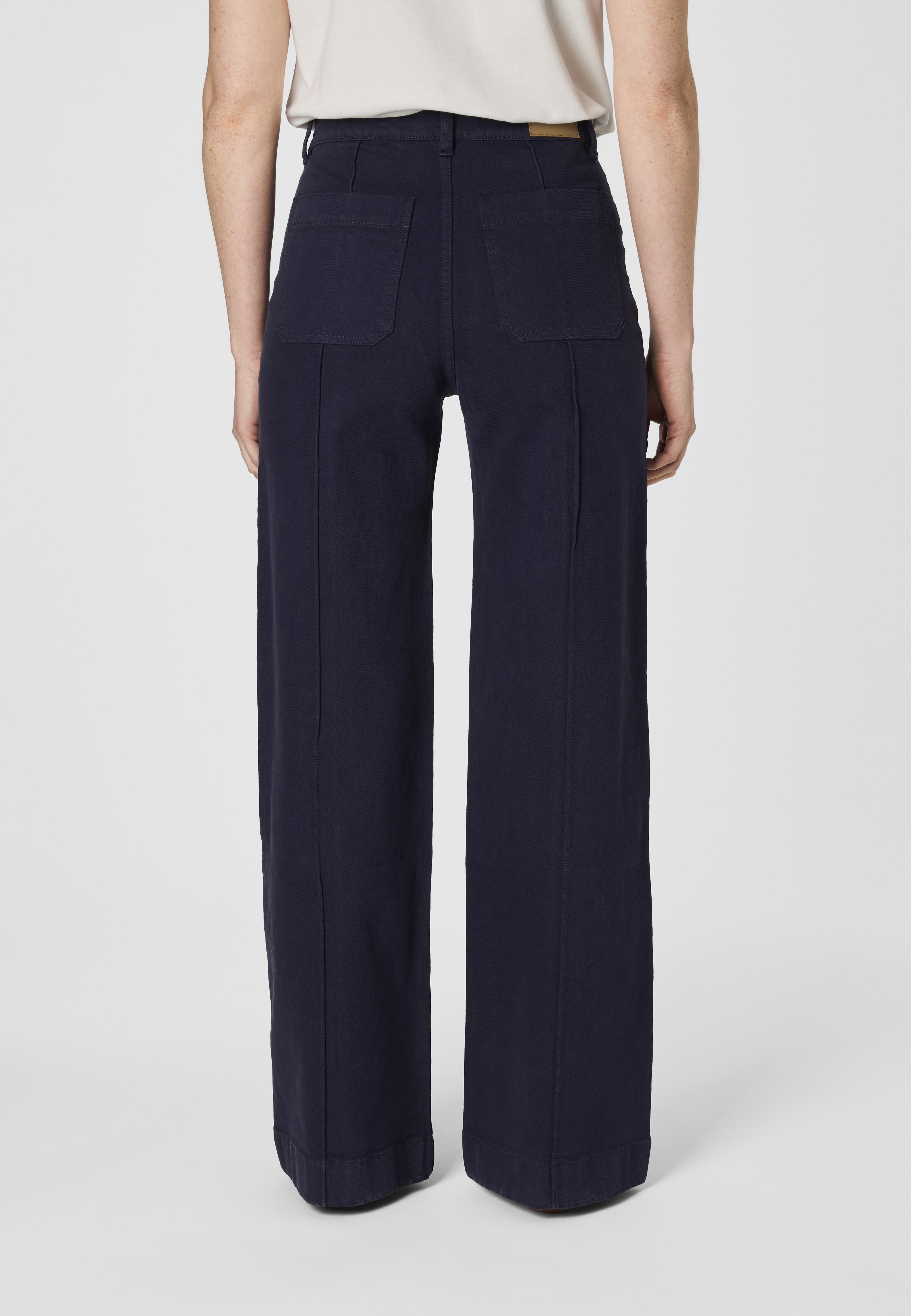 Byxor med pressveck ISALI, från Carin Wester, i färgen Navy. Klicka för att öppna bilden i stort format