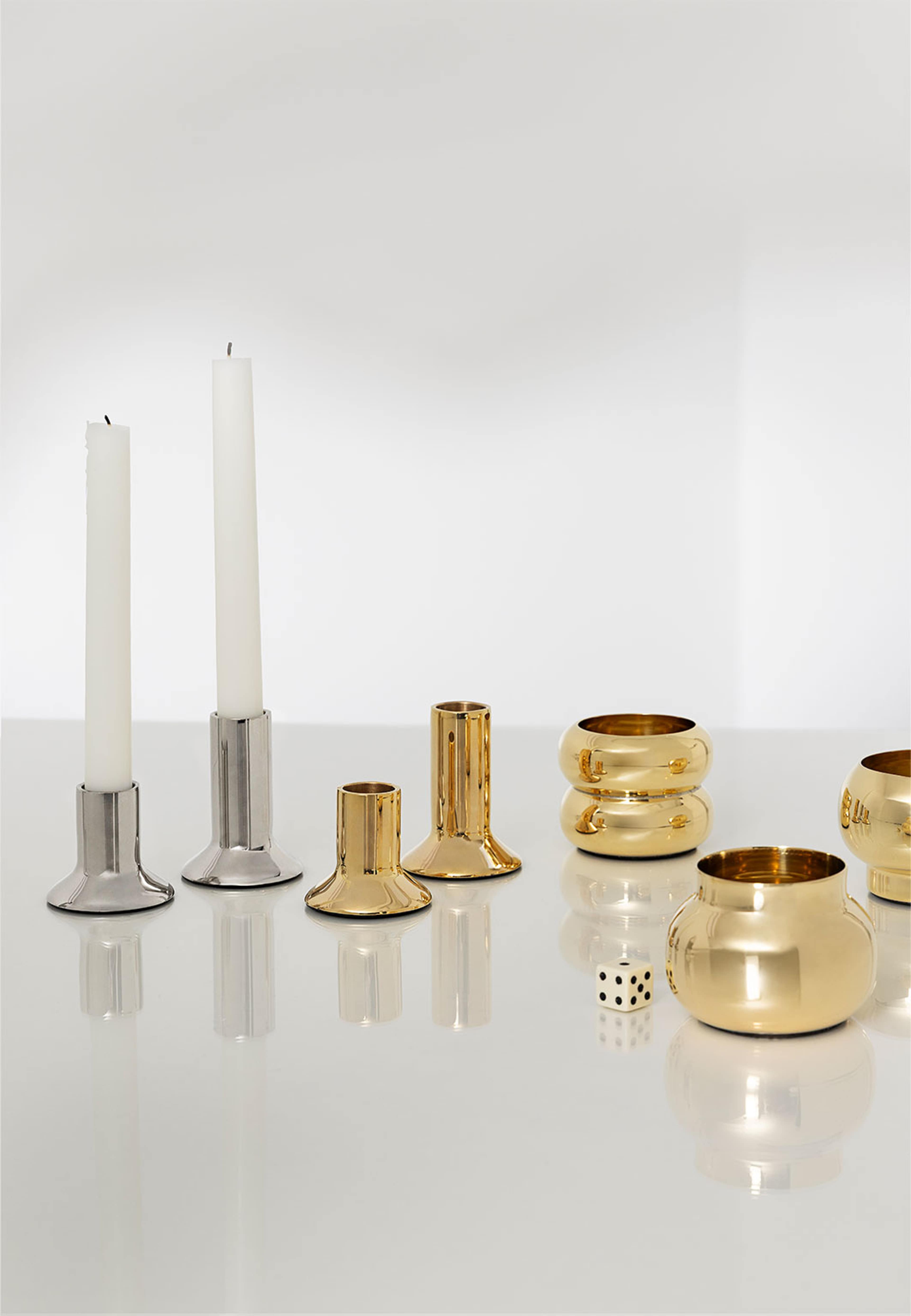 Gåvoset mässingljusstake, 2 delar, från MANO ATELIER, i färgen Gold. Klicka för att öppna bilden i stort format