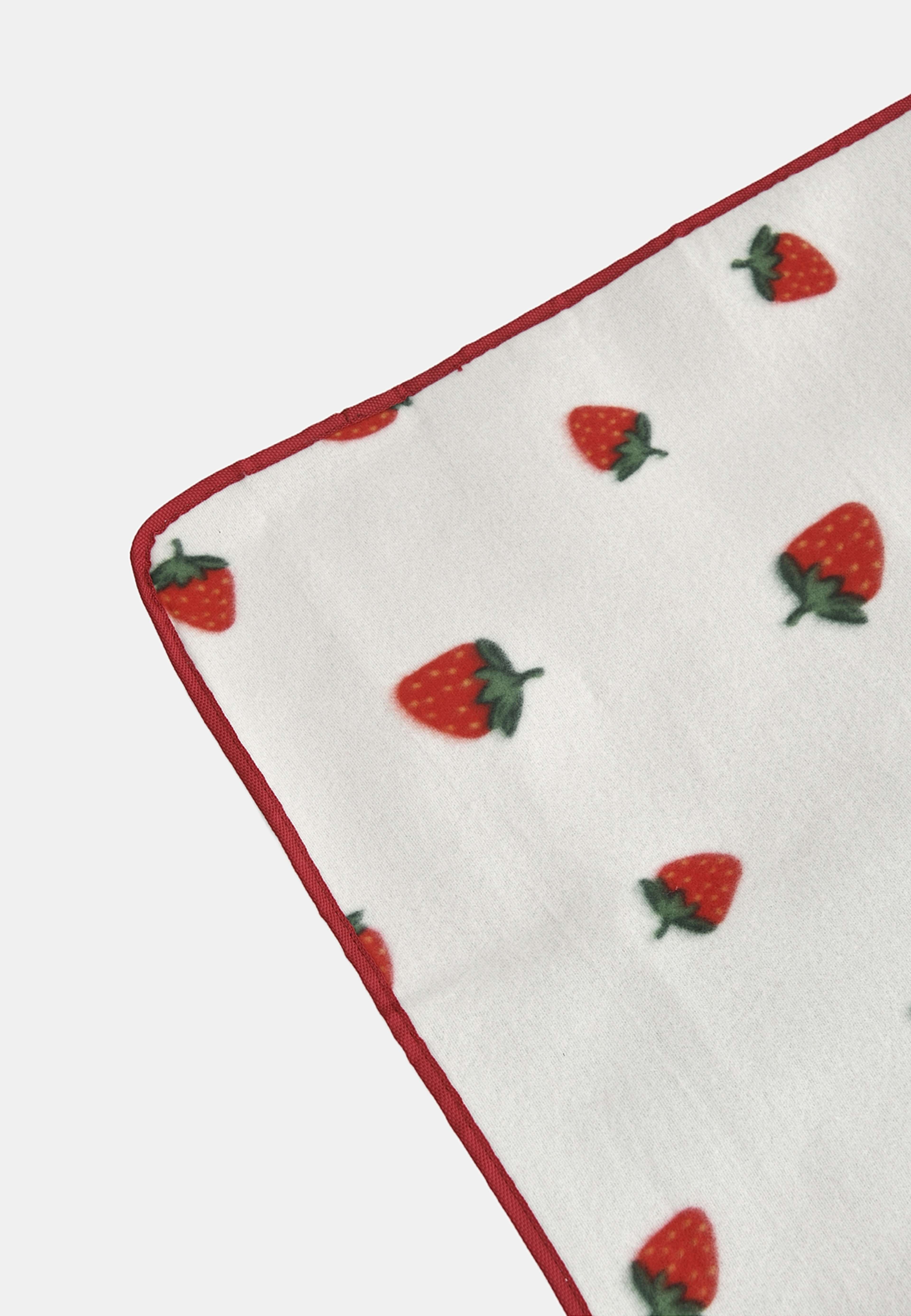 Picknickfilt med handtag STRAWBERRY 120x150 cm, från Åhléns Home, i färgen Off White. Klicka för att öppna bilden i stort format