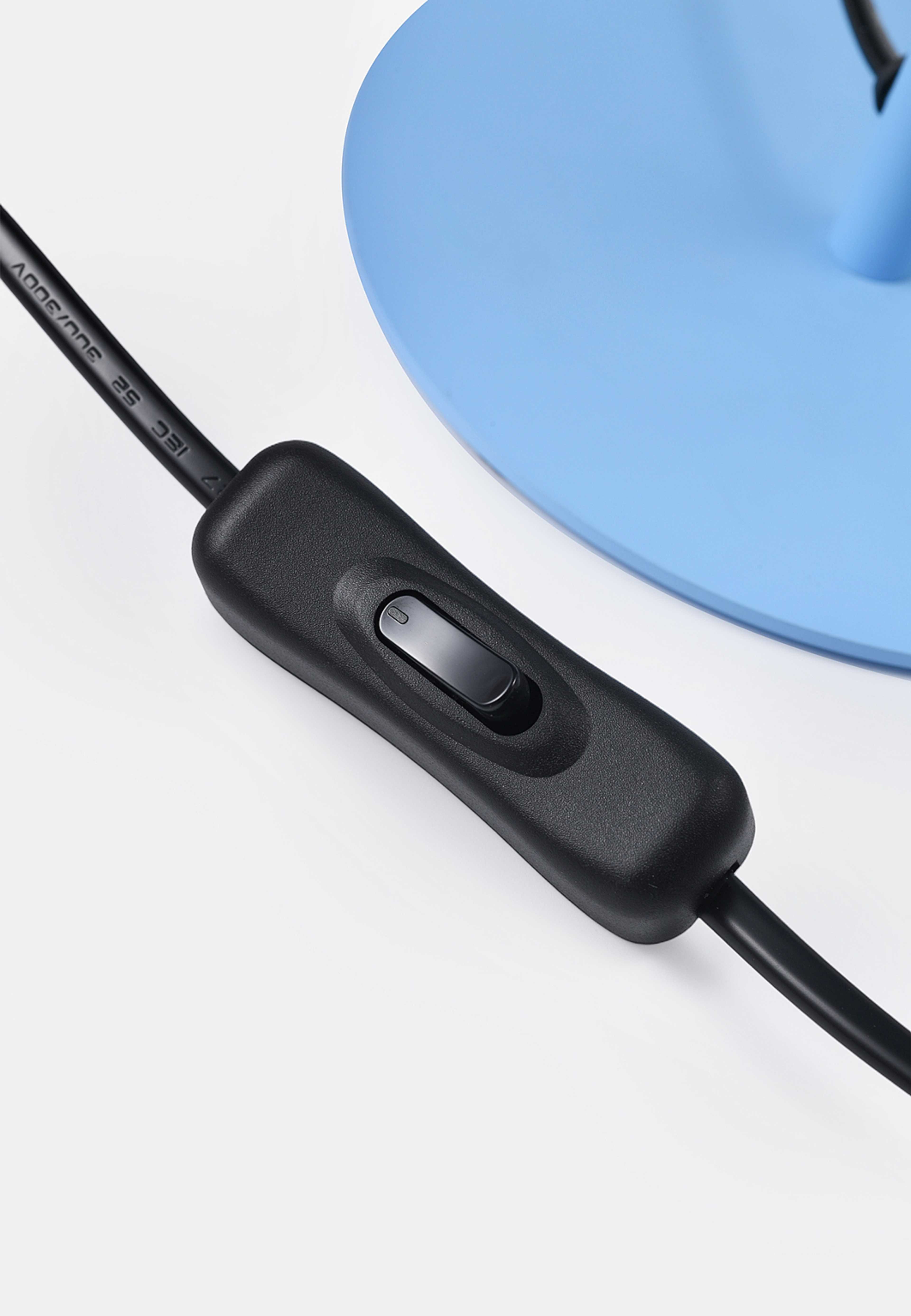 Bordslampa i metall LUNA, från Åhléns Home, i färgen Lt Blue. Klicka för att öppna bilden i stort format