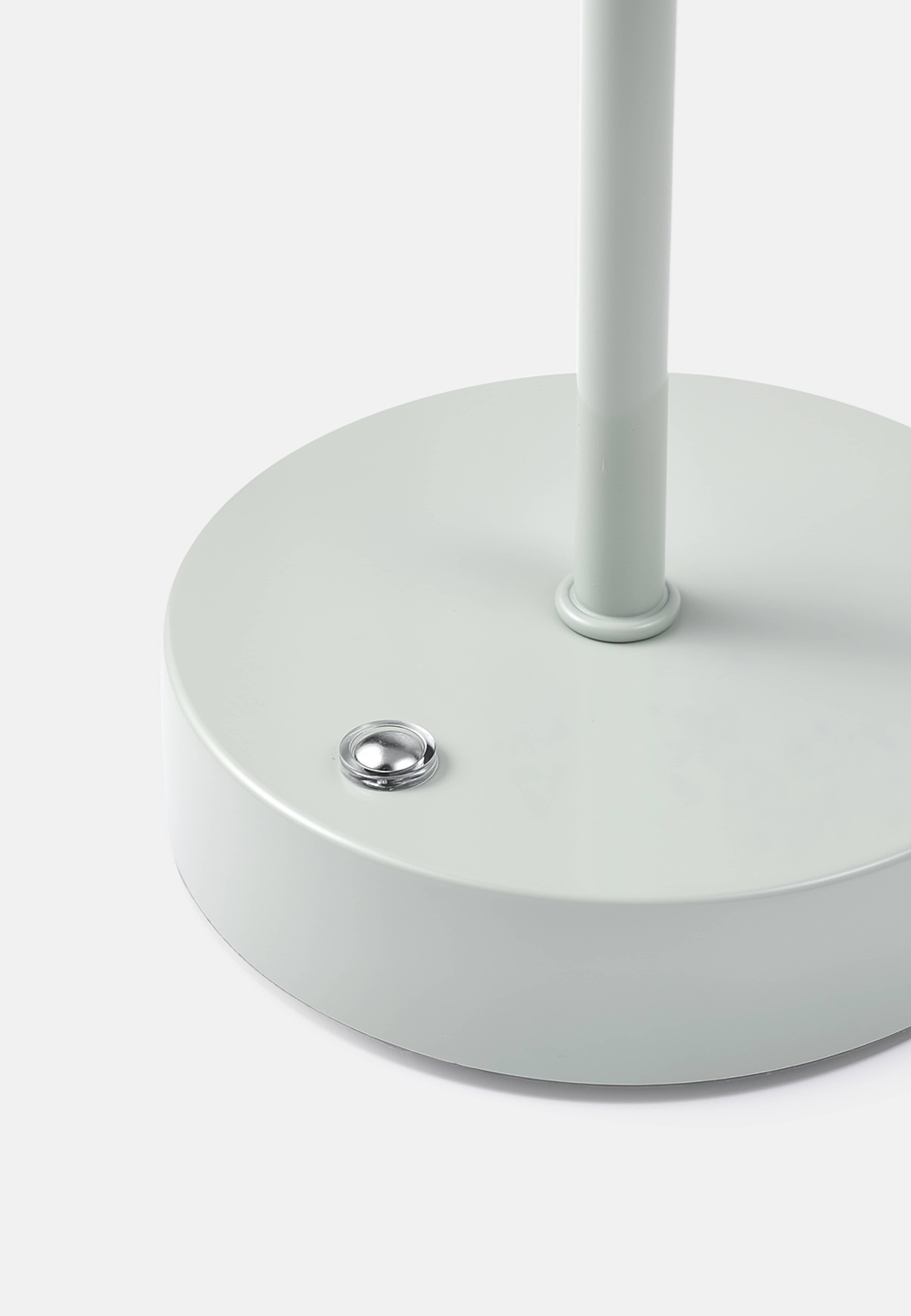 Uppladdningsbar dimbar bordslampa LOVA, från Åhléns Home, i färgen Sage Green. Klicka för att öppna bilden i stort format