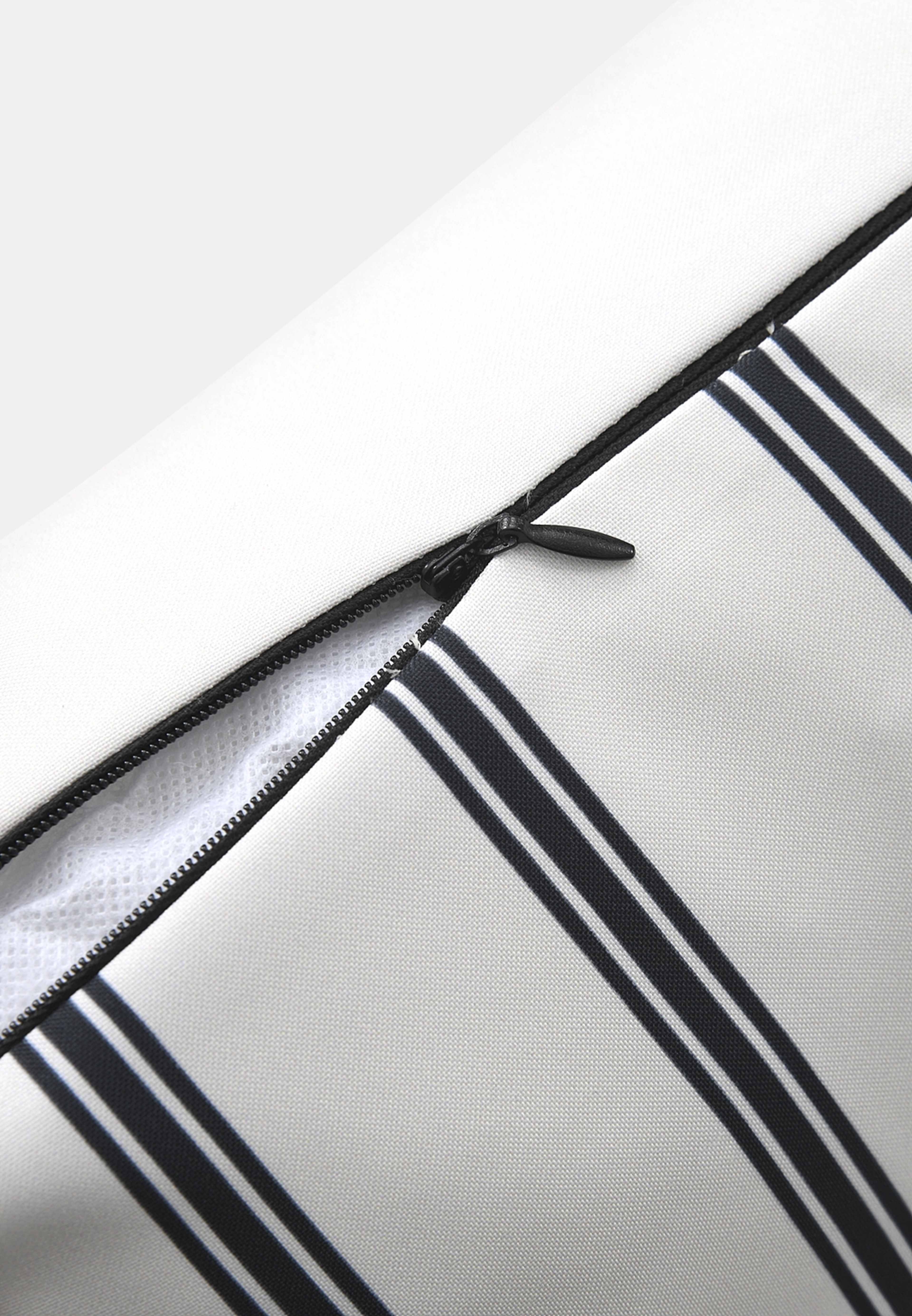 Kudde för utomhusbruk 50x50 cm, från Åhléns Home, i färgen Off White/Dk Grey. Klicka för att öppna bilden i stort format