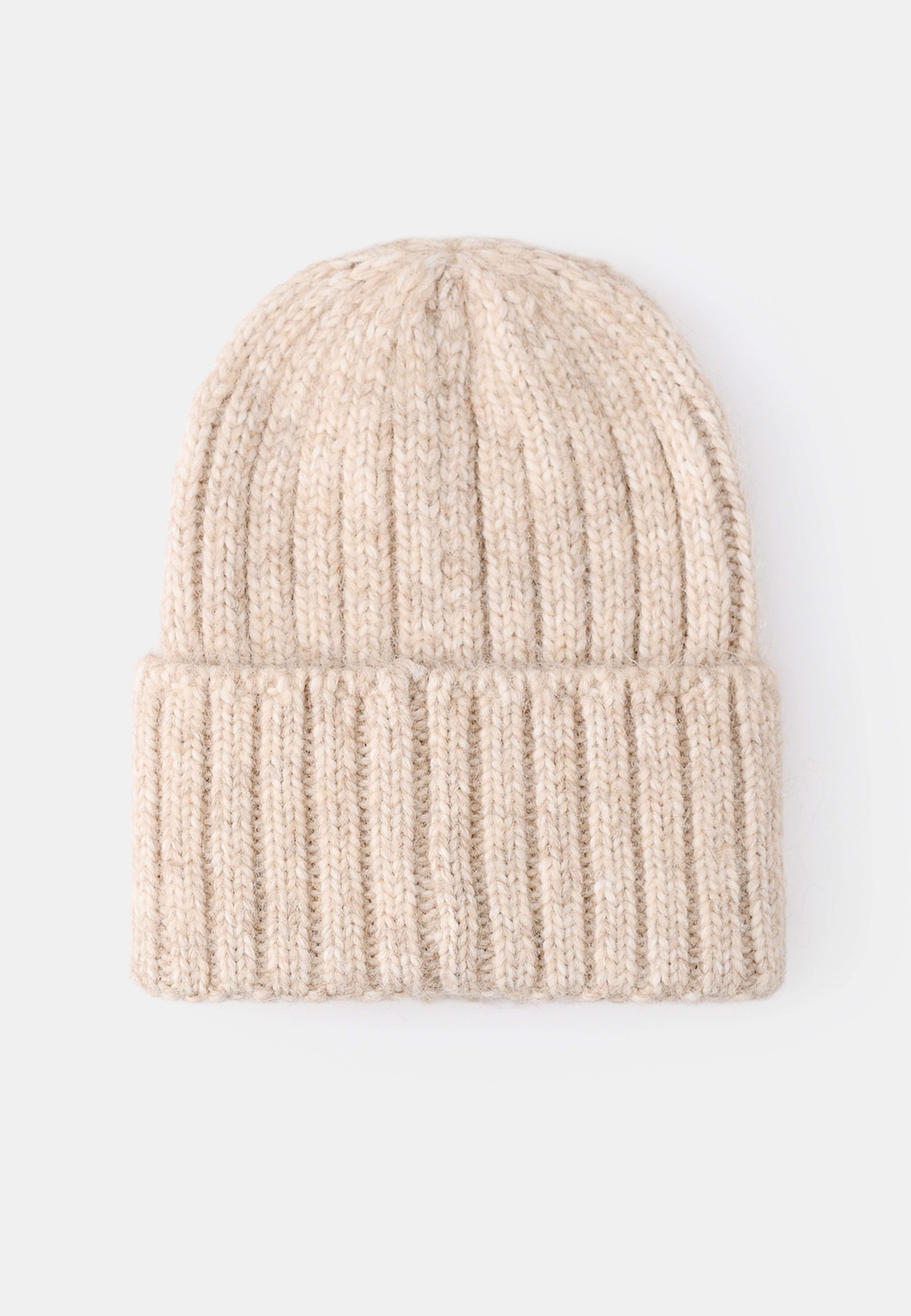 Mössa ALMA, från Carin Wester, i färgen Beige. Klicka för att öppna bilden i stort format