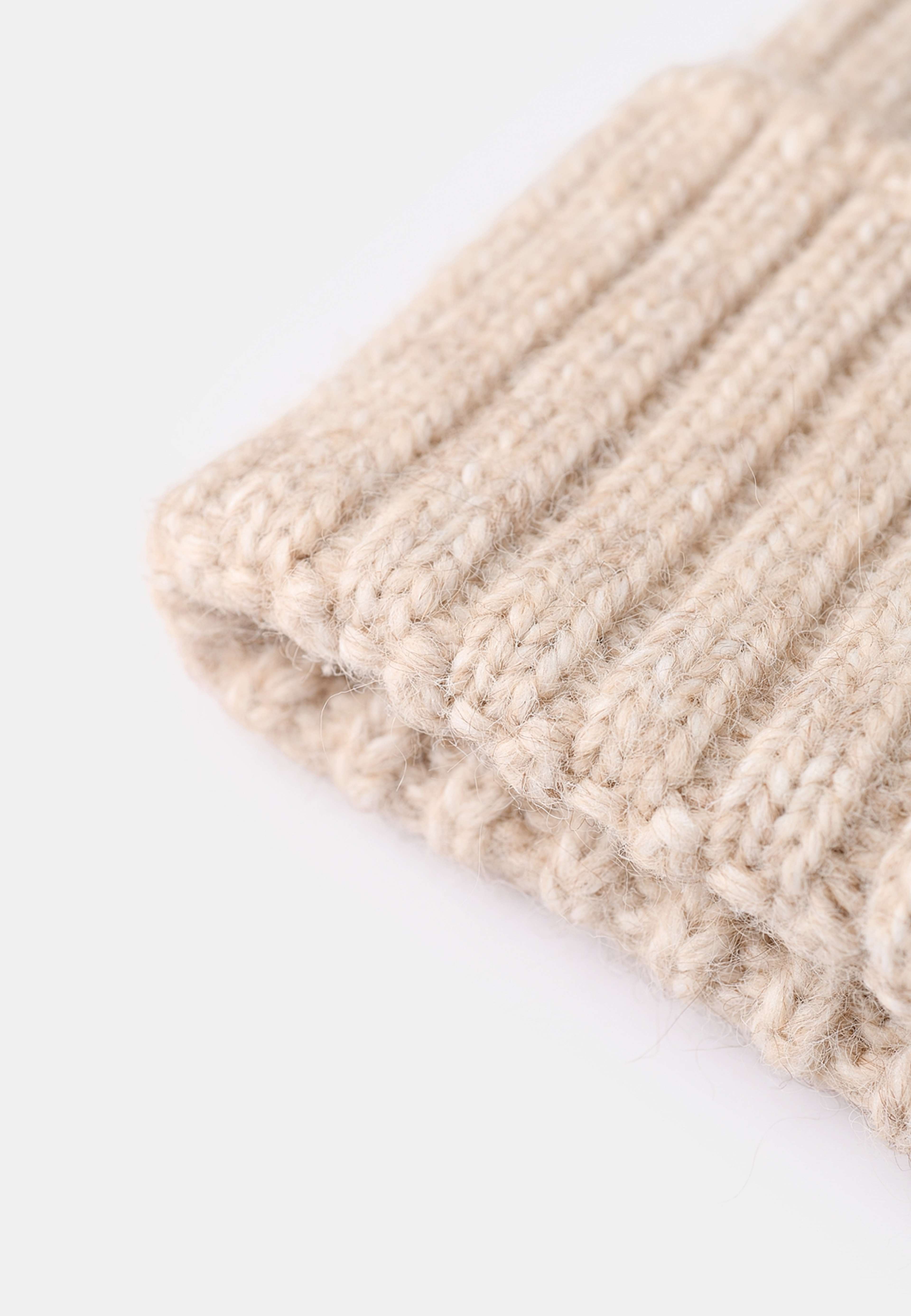 Mössa ALMA, från Carin Wester, i färgen Beige. Klicka för att öppna bilden i stort format