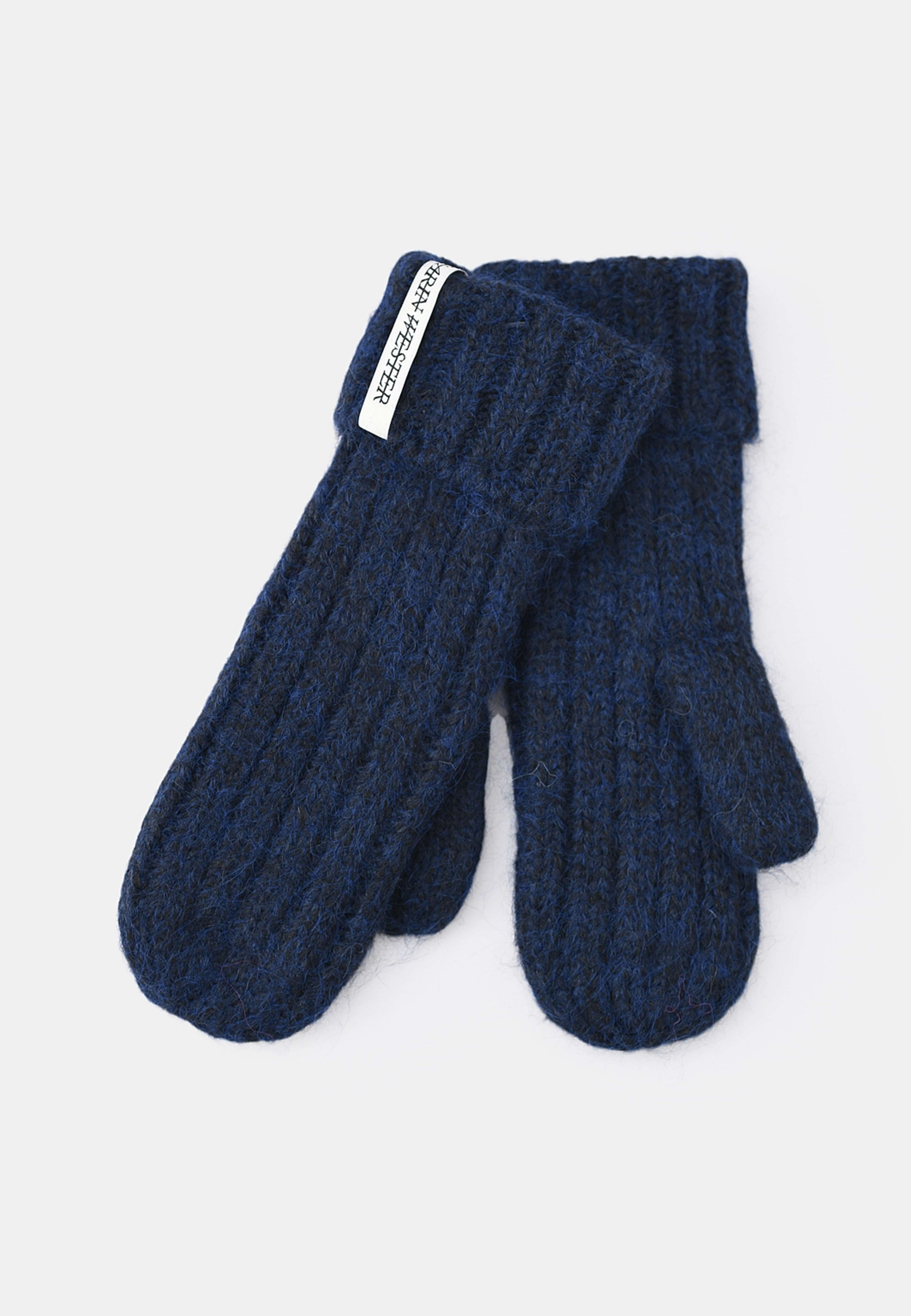 Tumvantar ALMA, från Carin Wester, i färgen Navy. Klicka för att öppna bilden i stort format