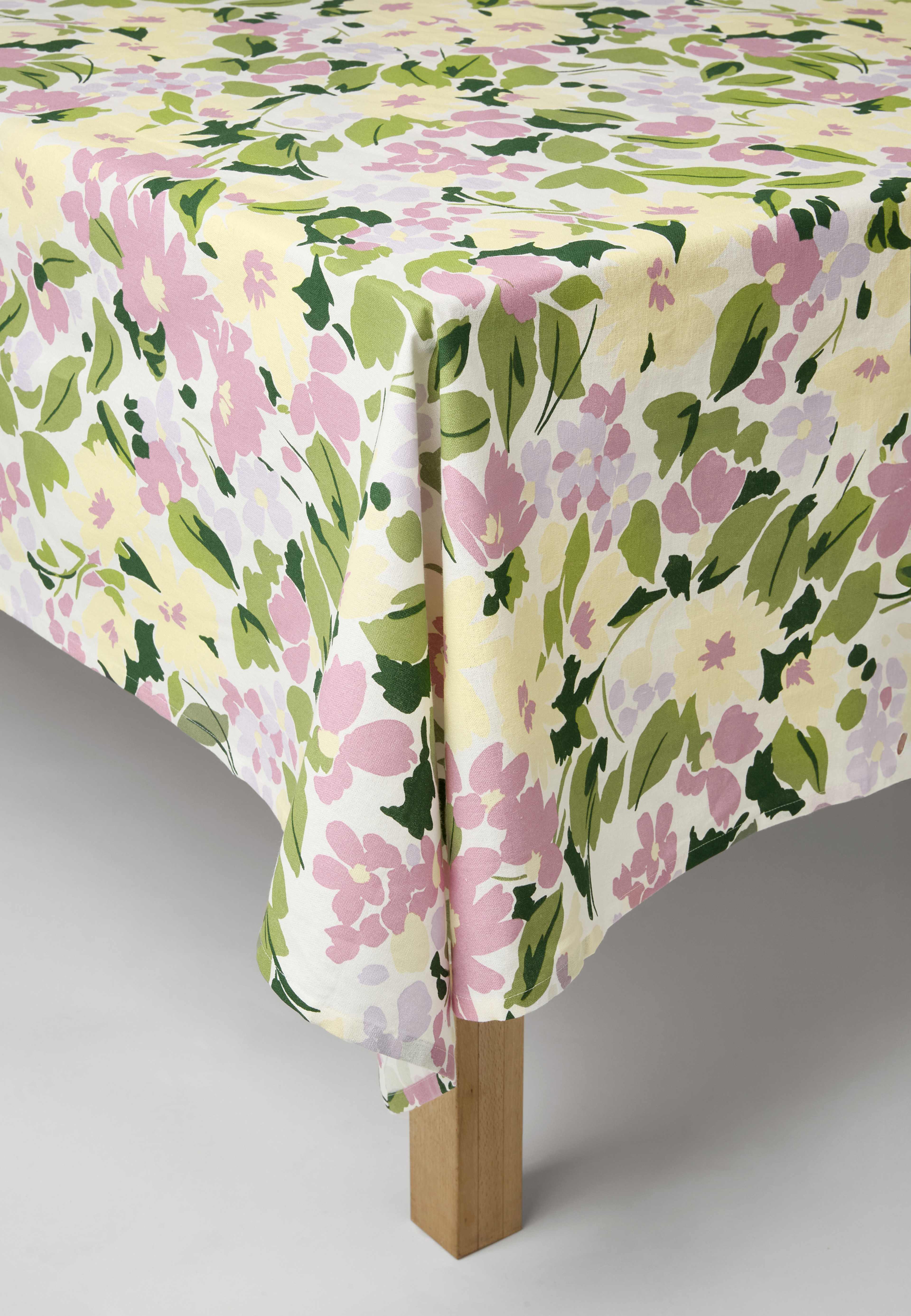 Bordsduk LINNEA 145x250 cm, från Åhléns Home, i färgen Multi. Klicka för att öppna bilden i stort format