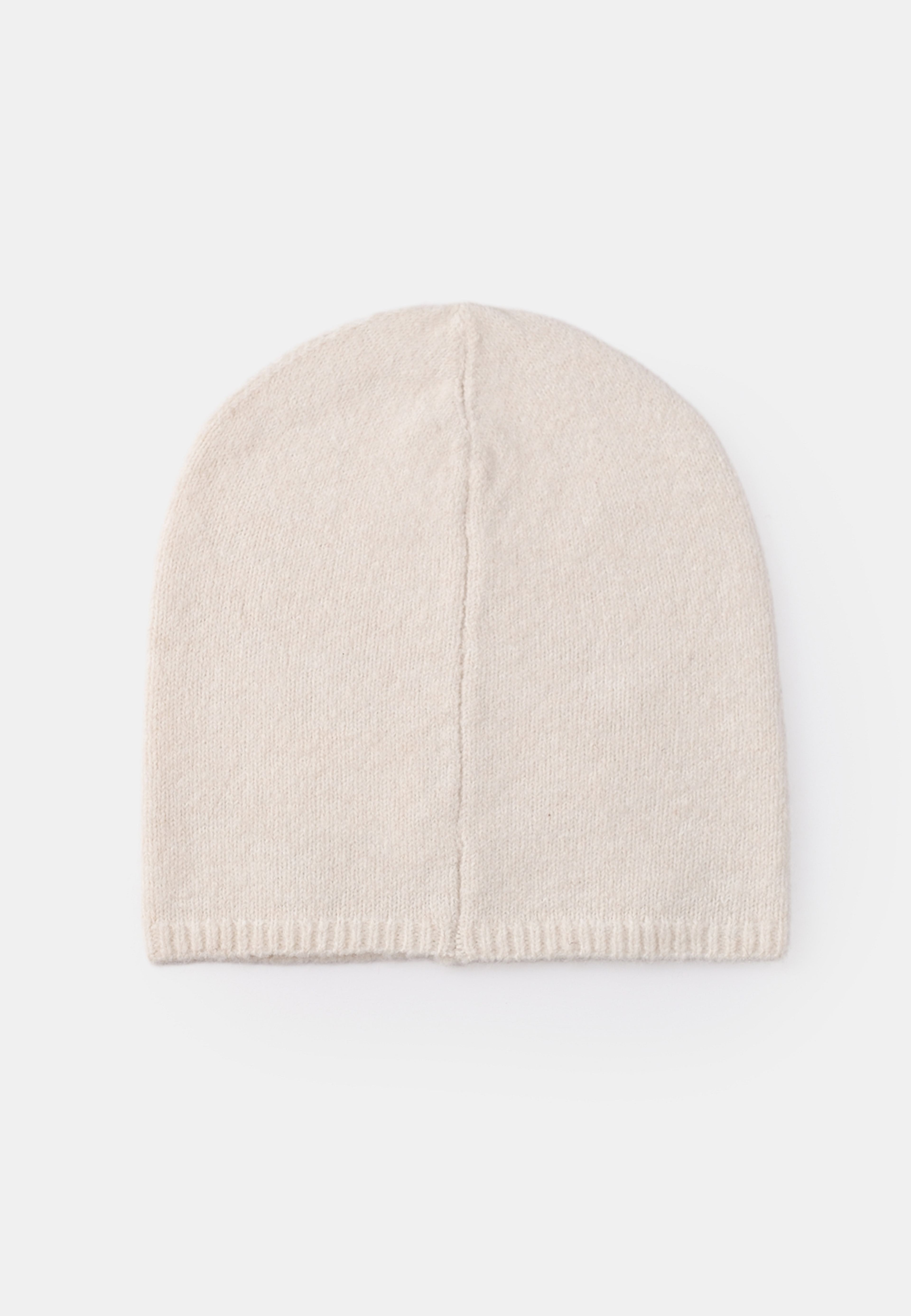 Mössa BEA, från Carin Wester, i färgen Cream White. Klicka för att öppna bilden i stort format