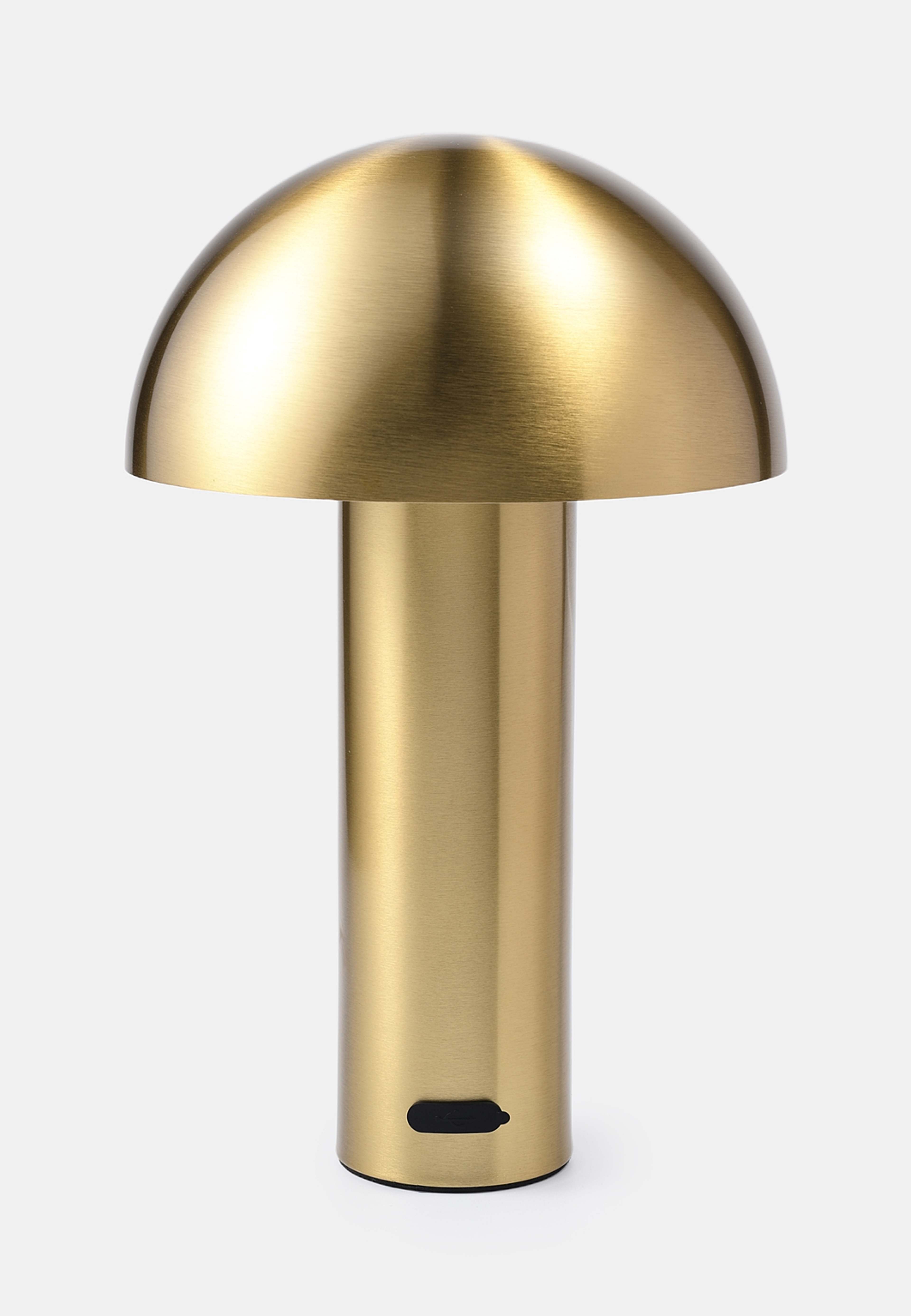 Uppladdningsbar bordslampa DONNA, från Åhléns Home, i färgen Gold. Klicka för att öppna bilden i stort format