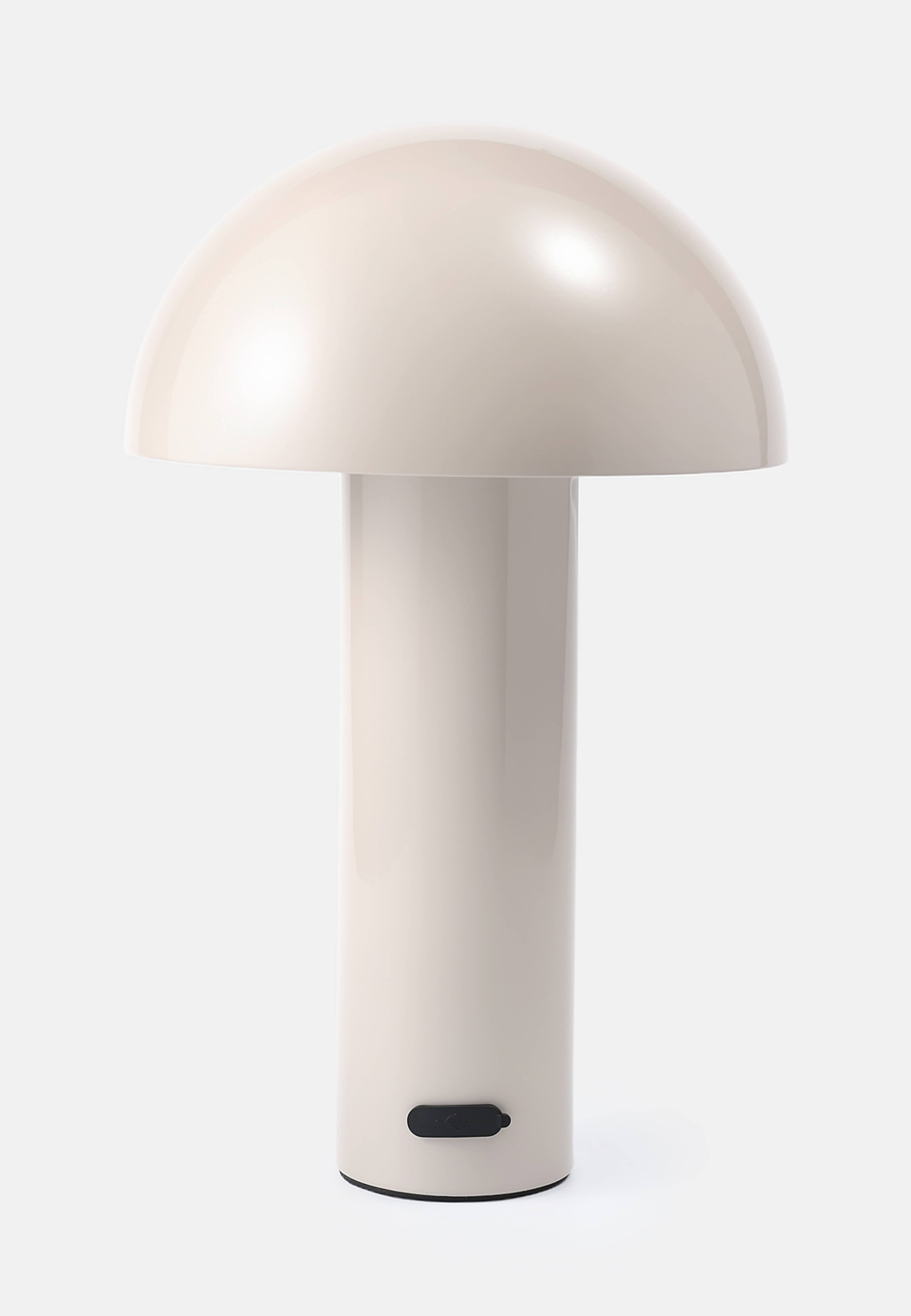 Uppladdningsbar bordslampa DONNA, från Åhléns Home, i färgen Beige. Klicka för att öppna bilden i stort format