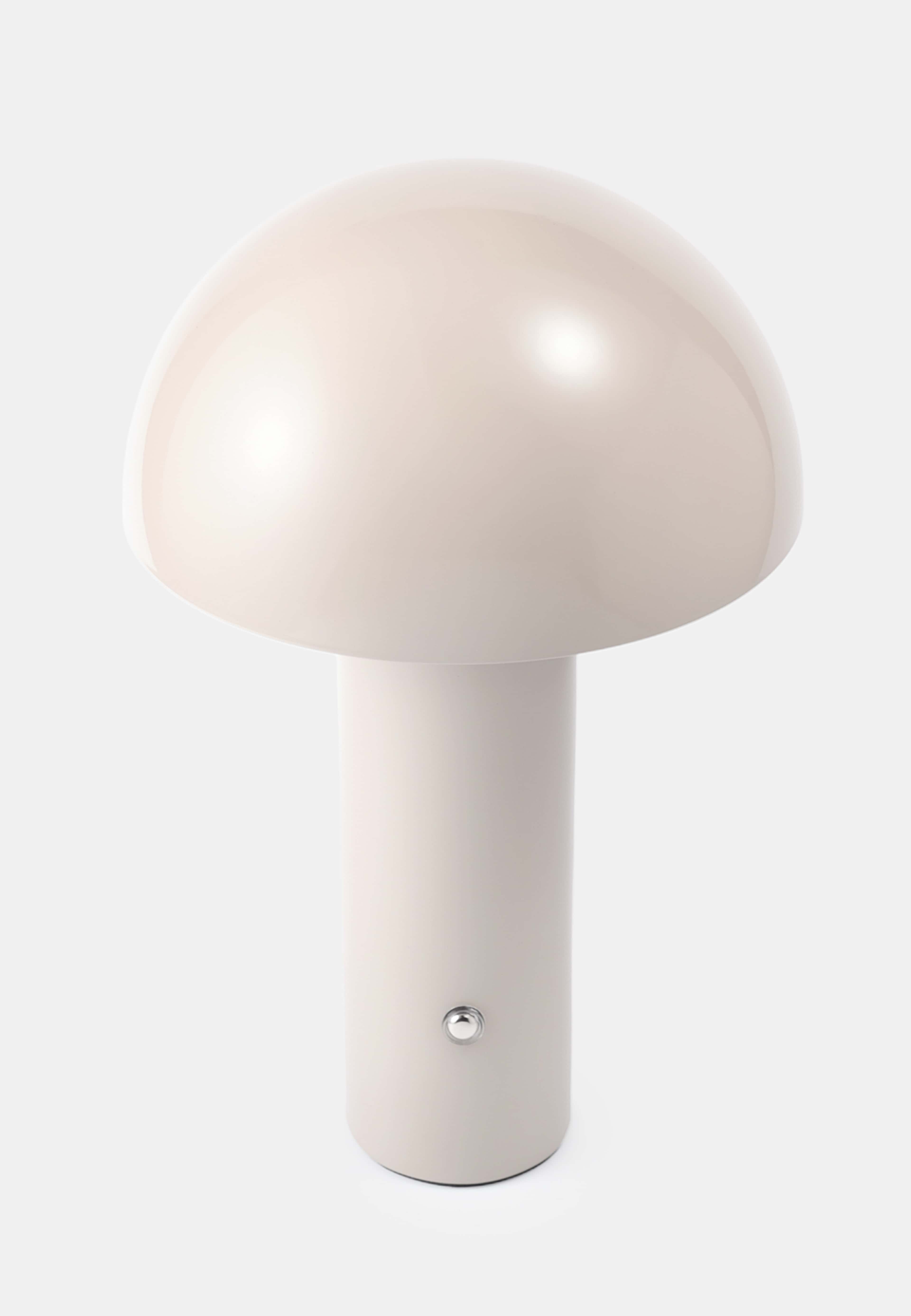 Uppladdningsbar bordslampa DONNA, från Åhléns Home, i färgen Beige. Klicka för att öppna bilden i stort format