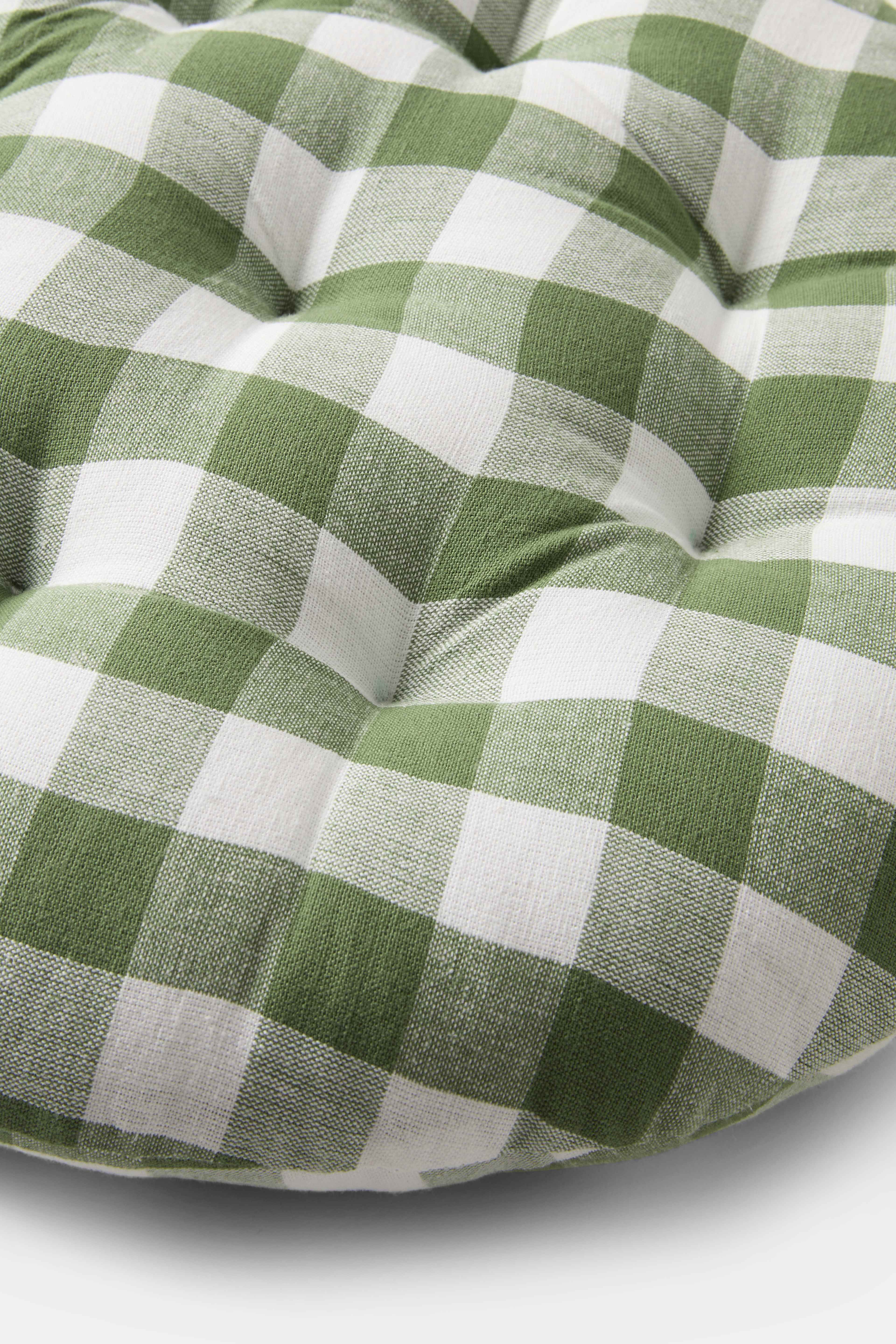 Rund sittdyna MIA GINGHAM 38 cm, från Åhléns Home, i färgen Green. Klicka för att öppna bilden i stort format