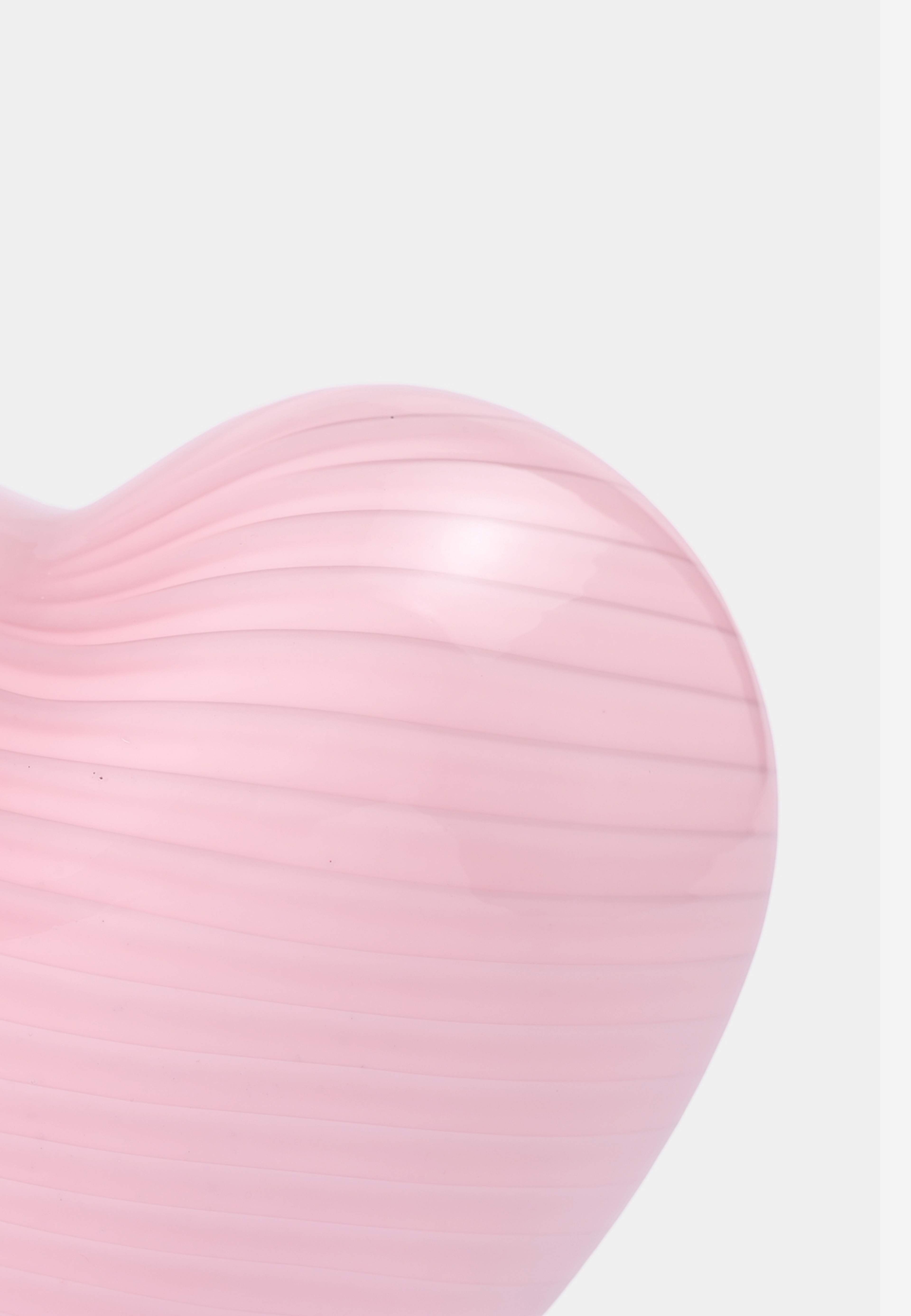 Glaslampa HEART, från Åhléns Home, i färgen Lt Pink. Klicka för att öppna bilden i stort format