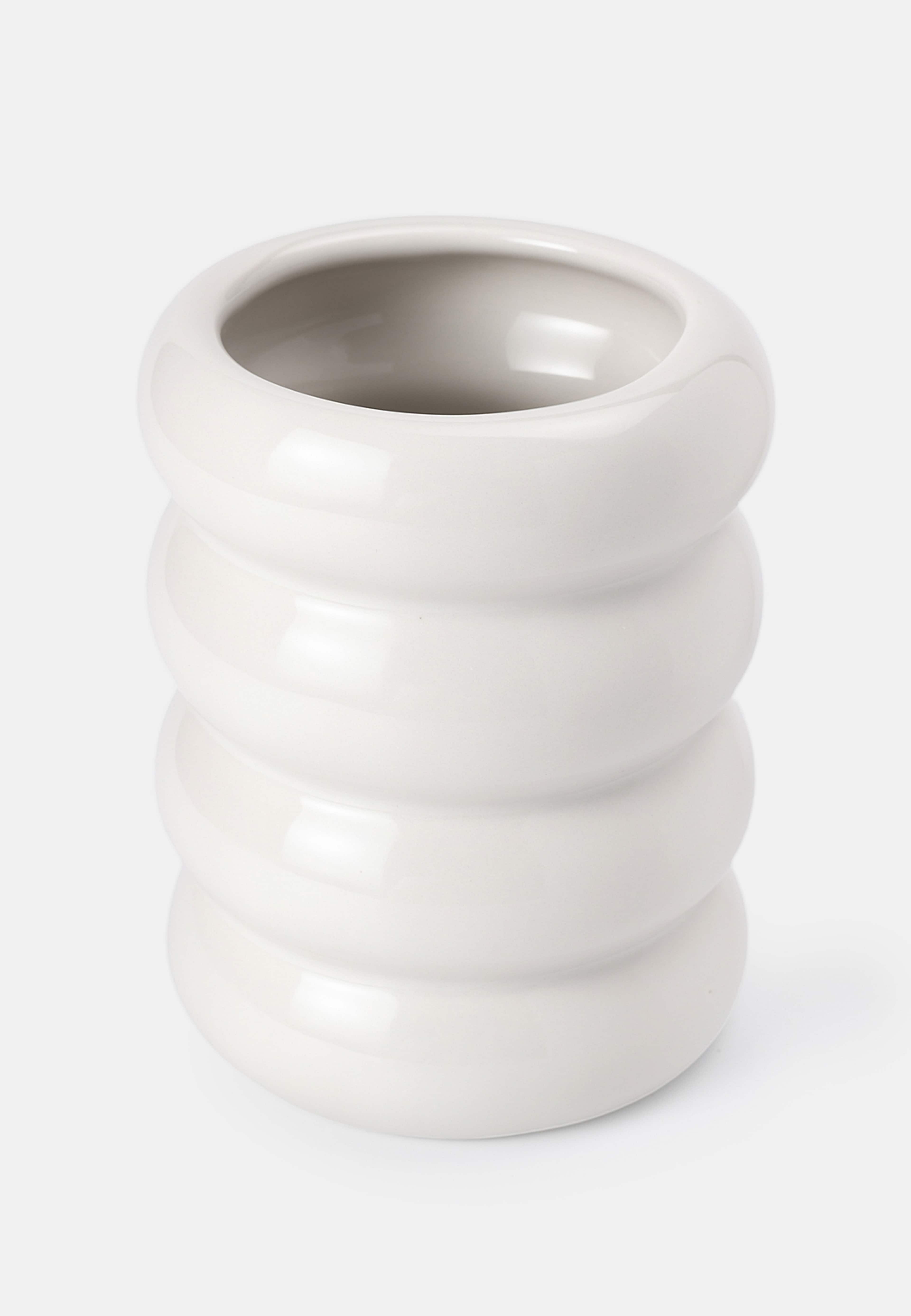 Badrumsmugg WAVE, från Åhléns Home, i färgen Offwhite. Klicka för att öppna bilden i stort format