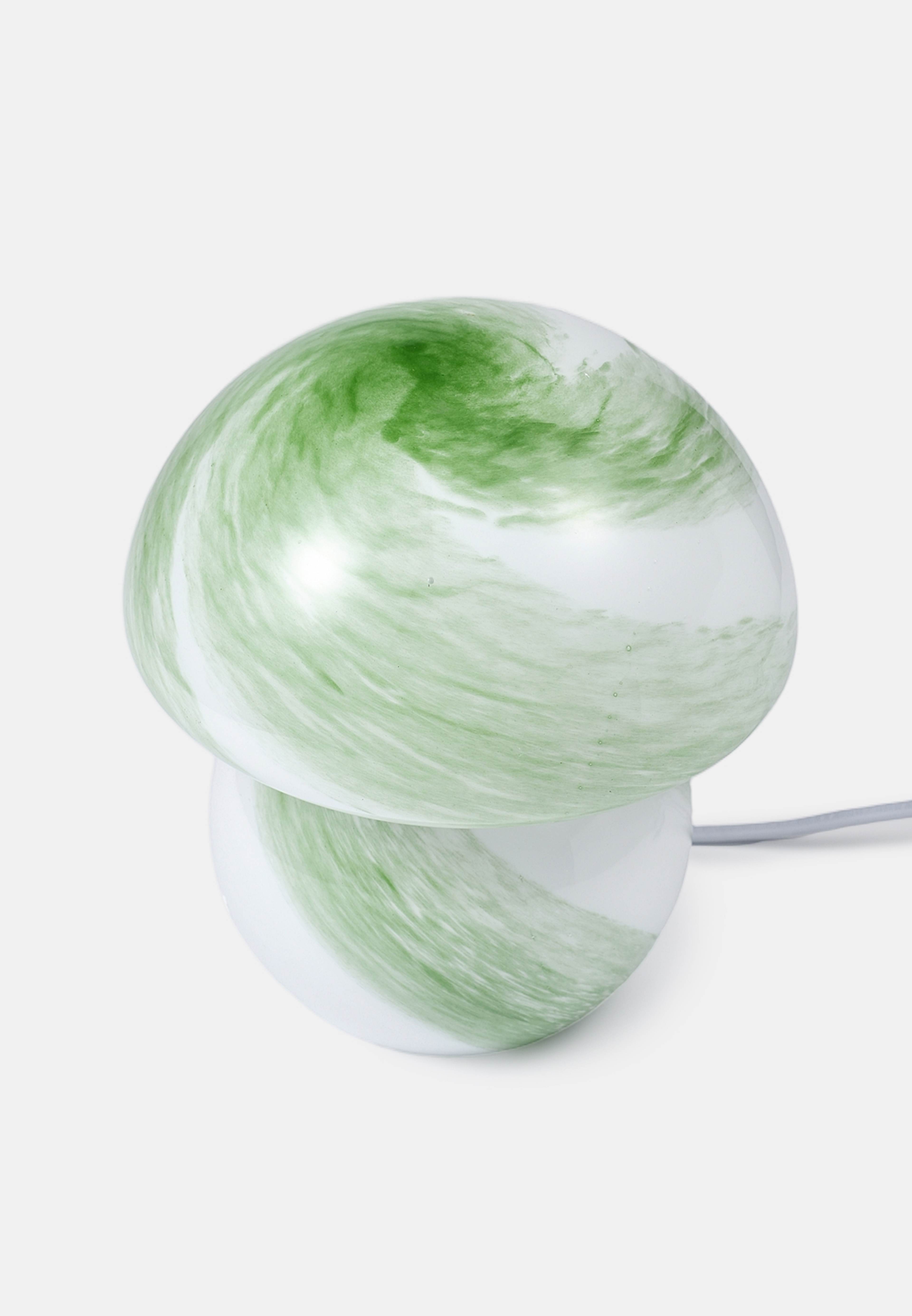 Bordslampa SVANTE, från Åhléns Home, i färgen Green Swirl. Klicka för att öppna bilden i stort format