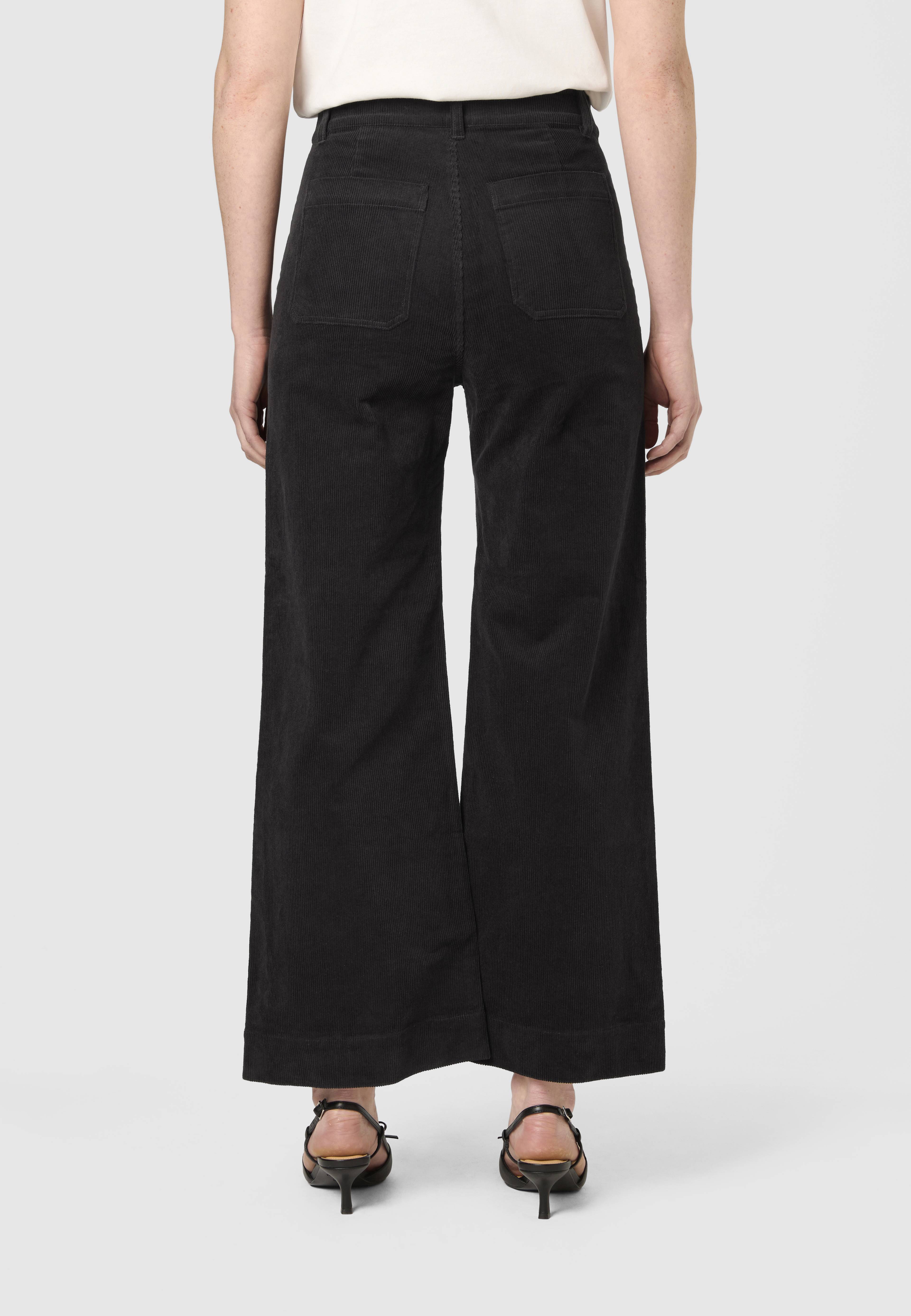 Croppade manchesterbyxor med hög midja INE, från Carin Wester, i färgen Grey. Klicka för att öppna bilden i stort format