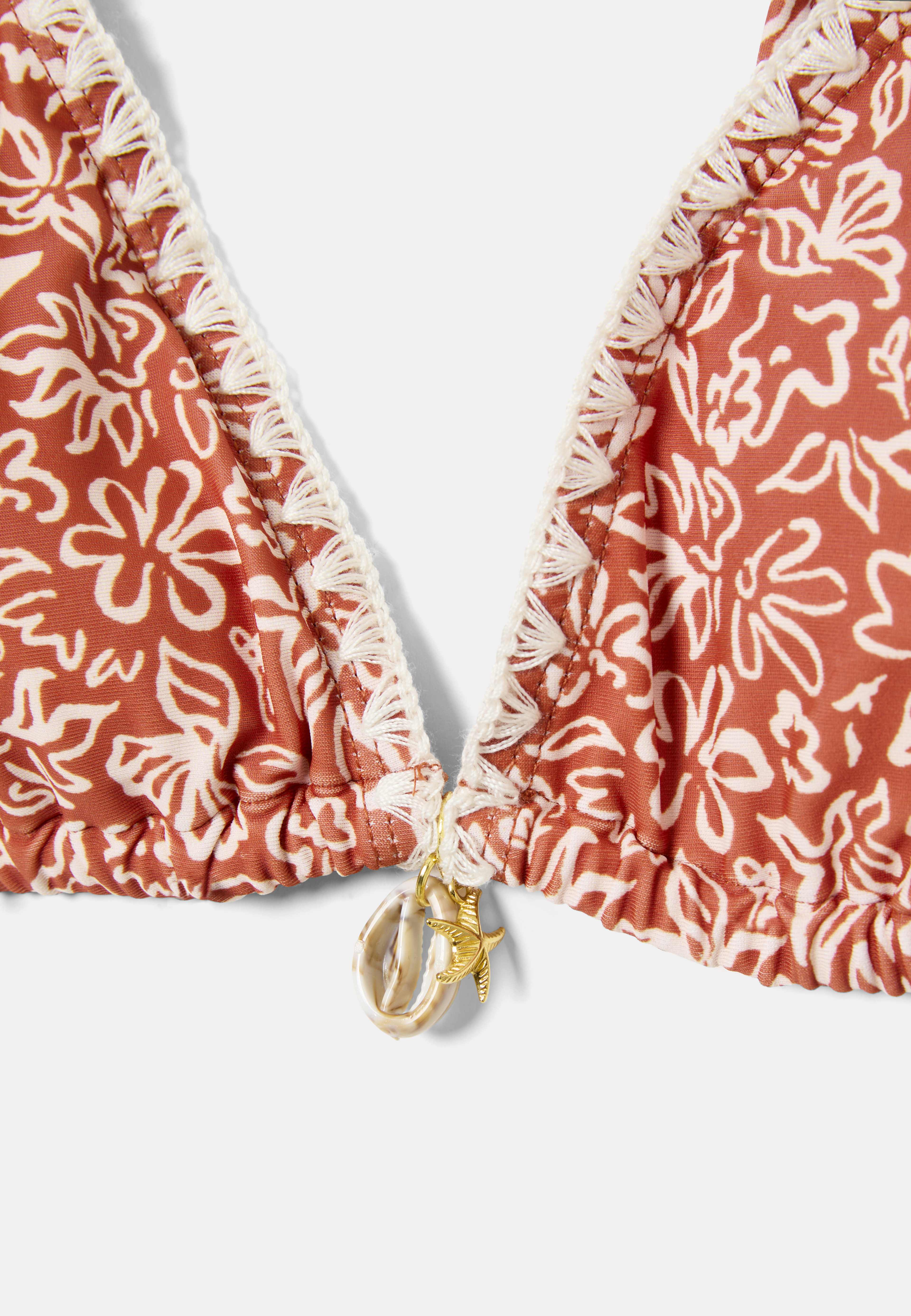 Bikinitopp med knytband ISSA, från Å WOMAN, i färgen Print. Klicka för att öppna bilden i stort format