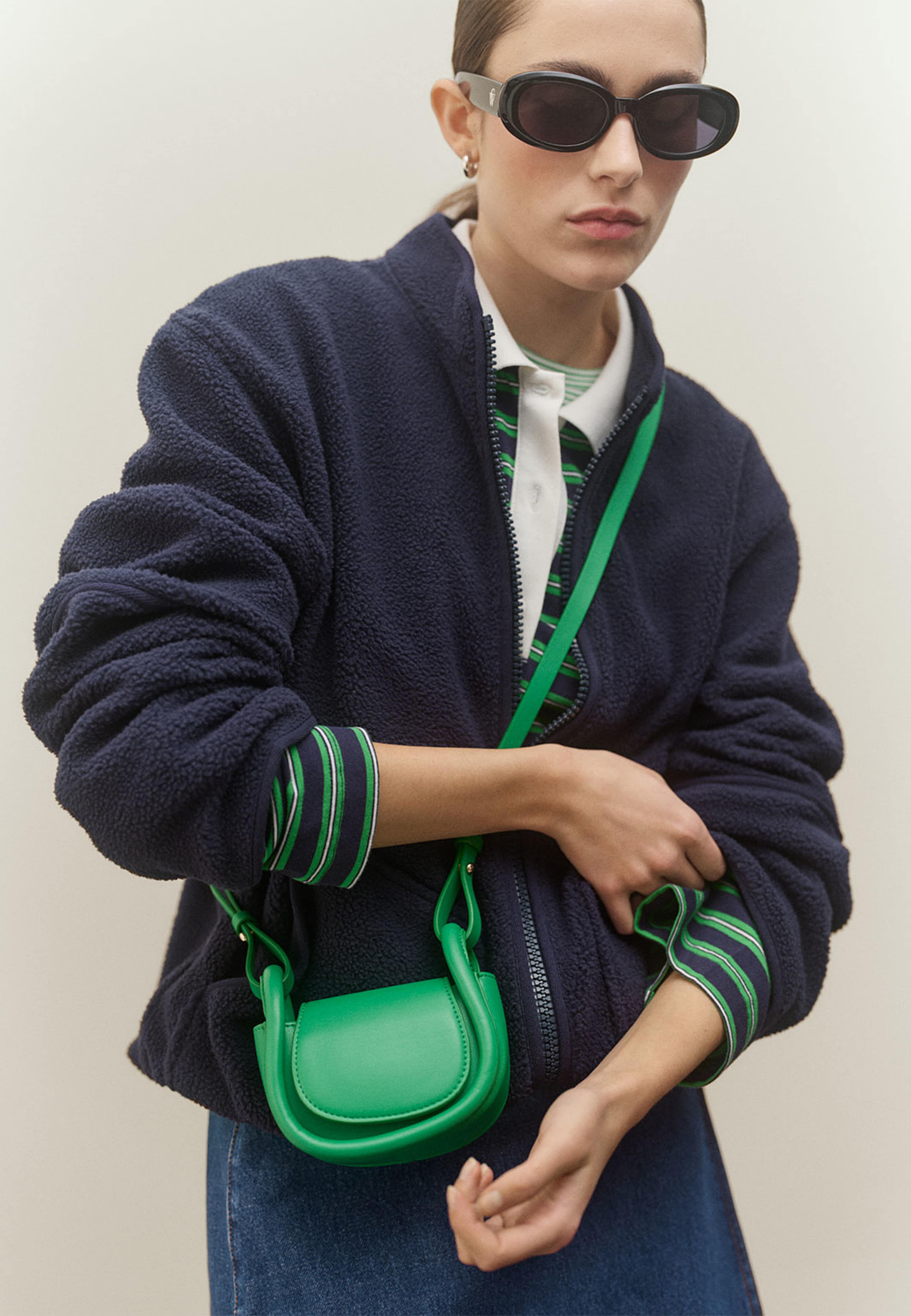 Mini crossbody SYDNEY, från Carin Wester, i färgen Green. Klicka för att öppna bilden i stort format