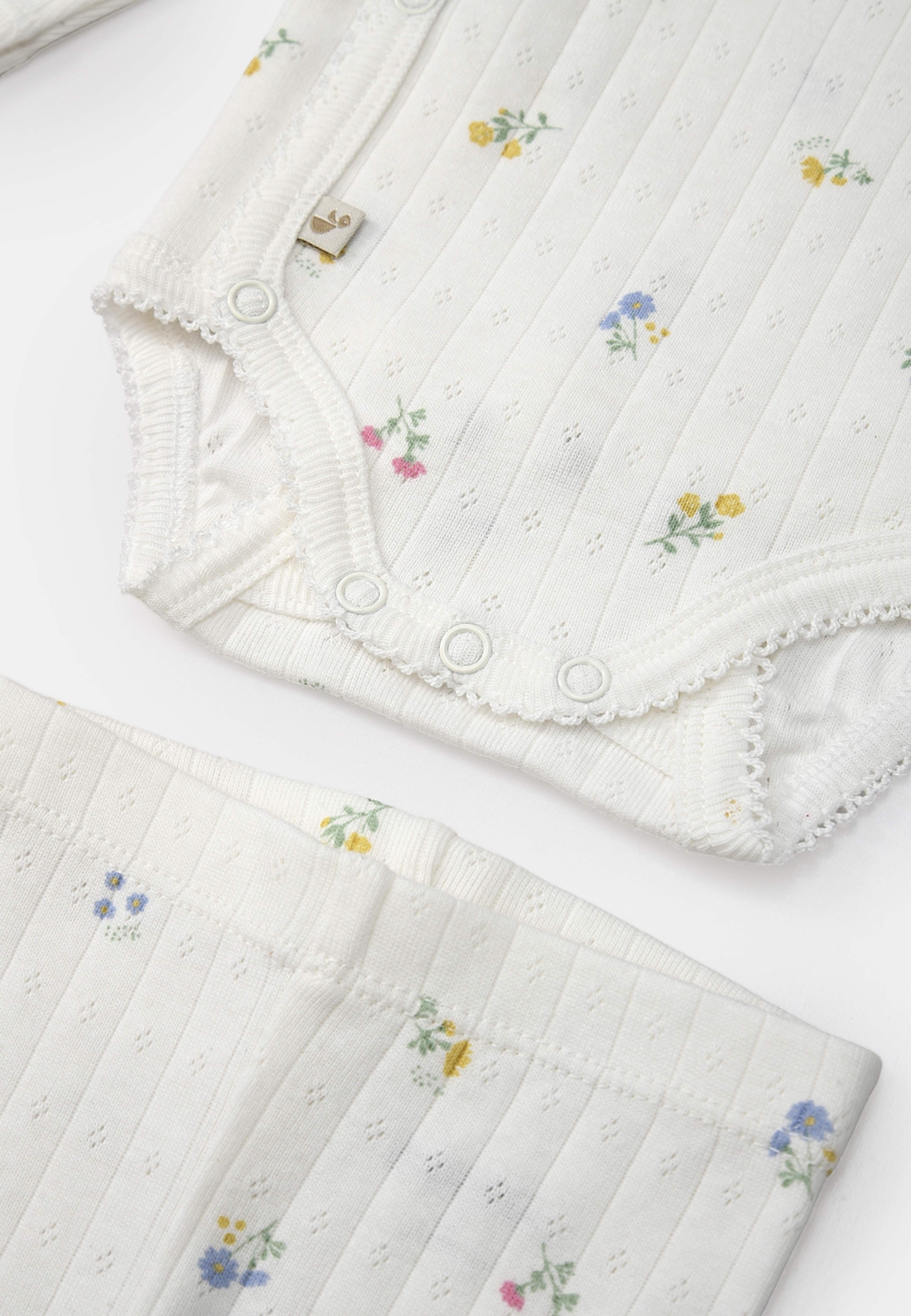 Set i pointelle LINN, från RIKIKI, i färgen Flower. Klicka för att öppna bilden i stort format