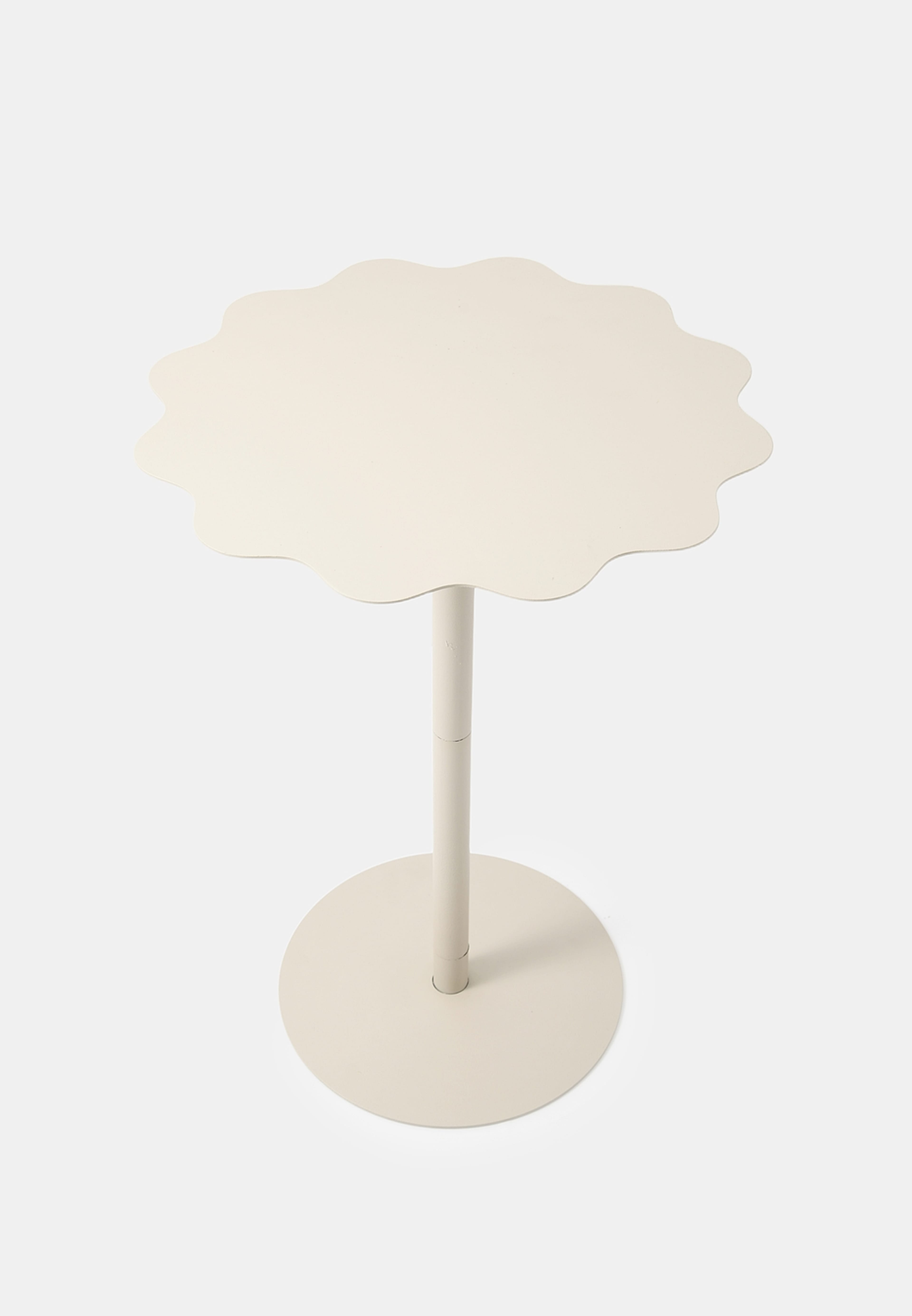 Balkongbord FLORA, från Åhléns Home, i färgen Beige. Klicka för att öppna bilden i stort format