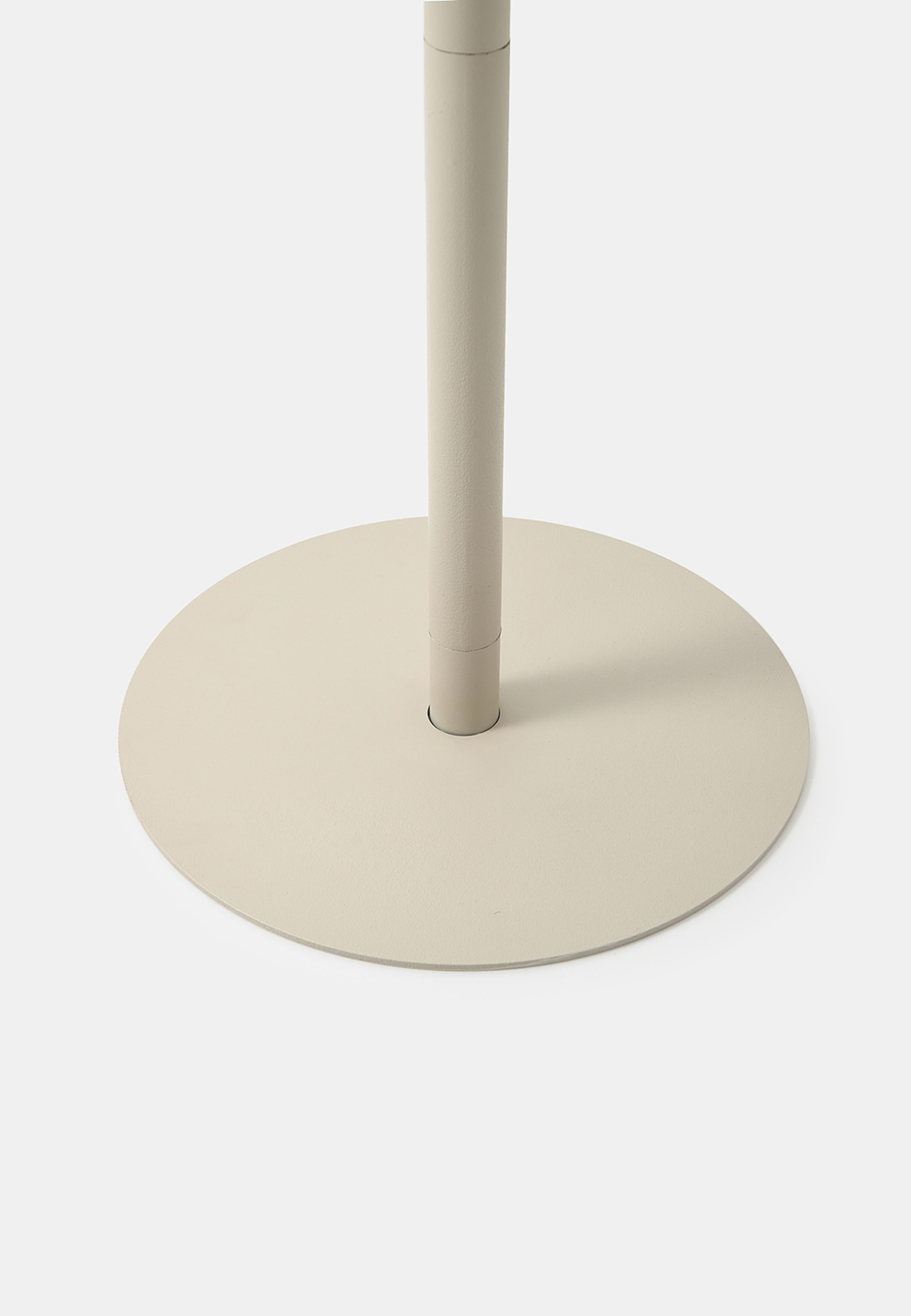 Balkongbord FLORA, från Åhléns Home, i färgen Beige. Klicka för att öppna bilden i stort format