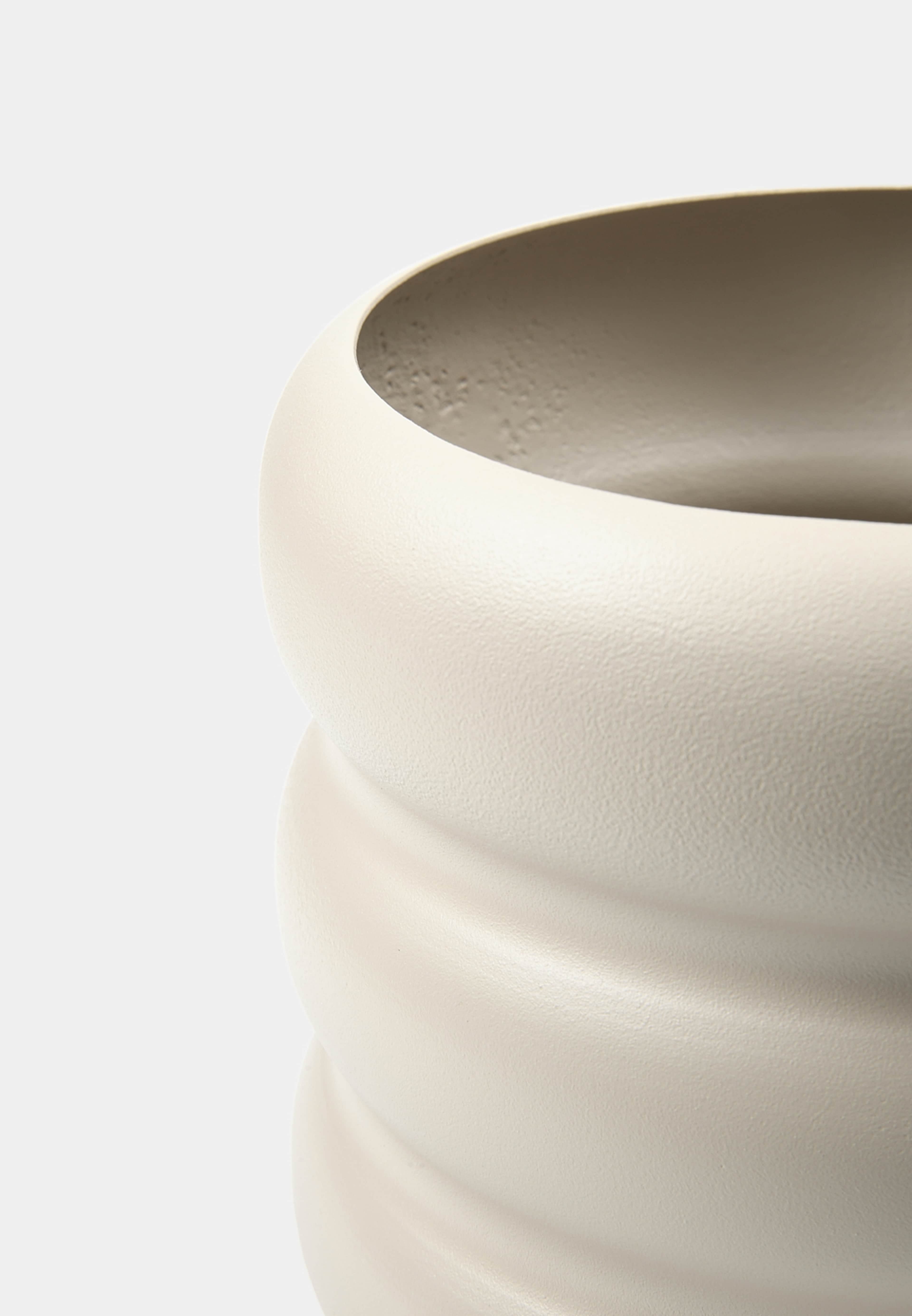 Kruka för balkong WAVE, från Åhléns Home, i färgen Beige. Klicka för att öppna bilden i stort format