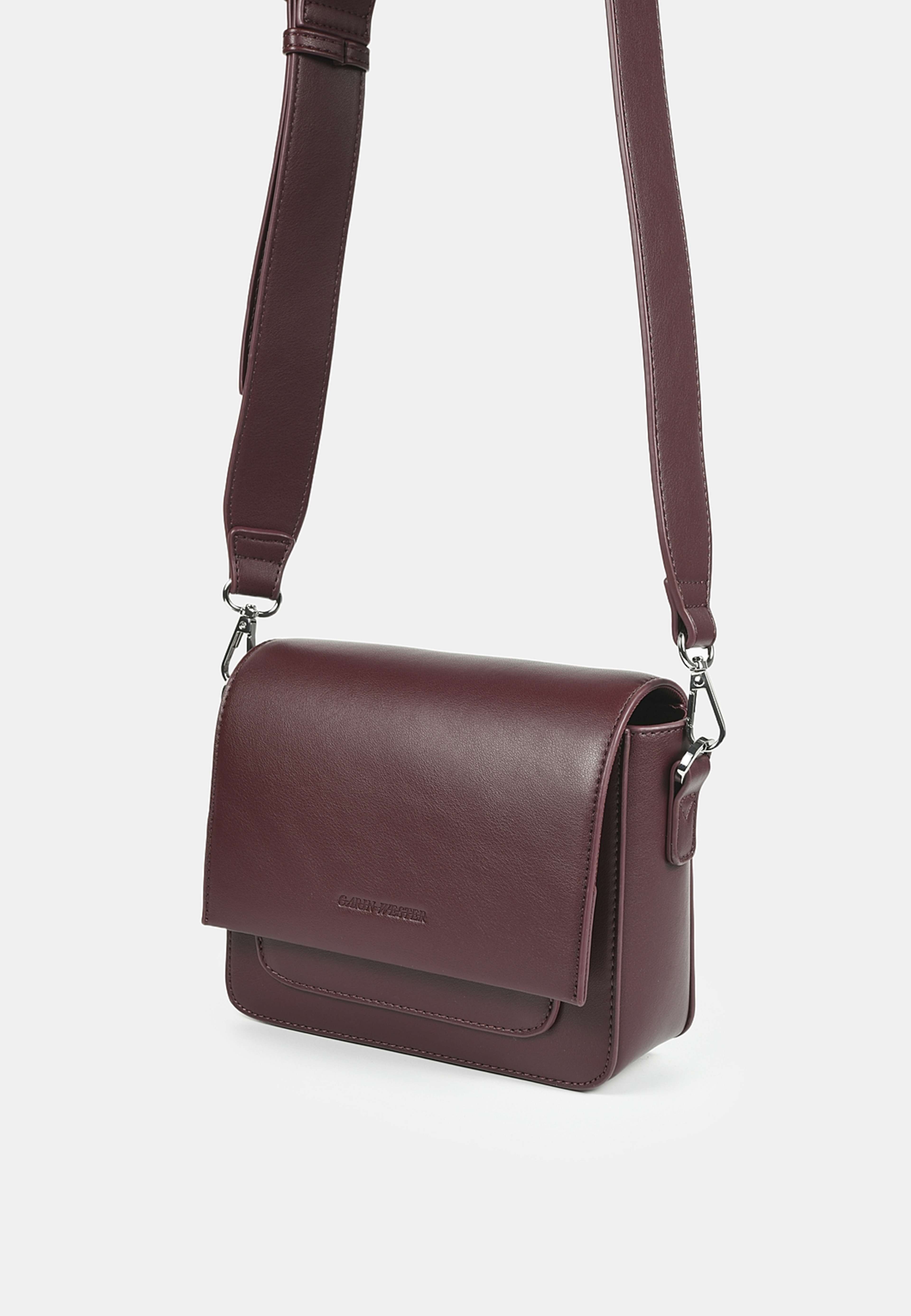 Crossbody CYNTHIA, från Carin Wester, i färgen Burgundy. Klicka för att öppna bilden i stort format